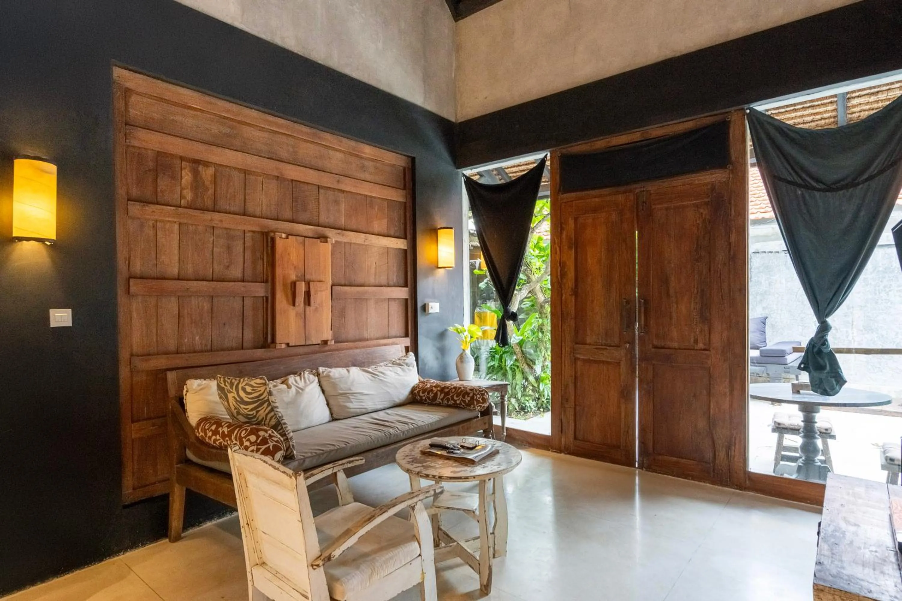 Living room in Jatayu Villa by Betterplace