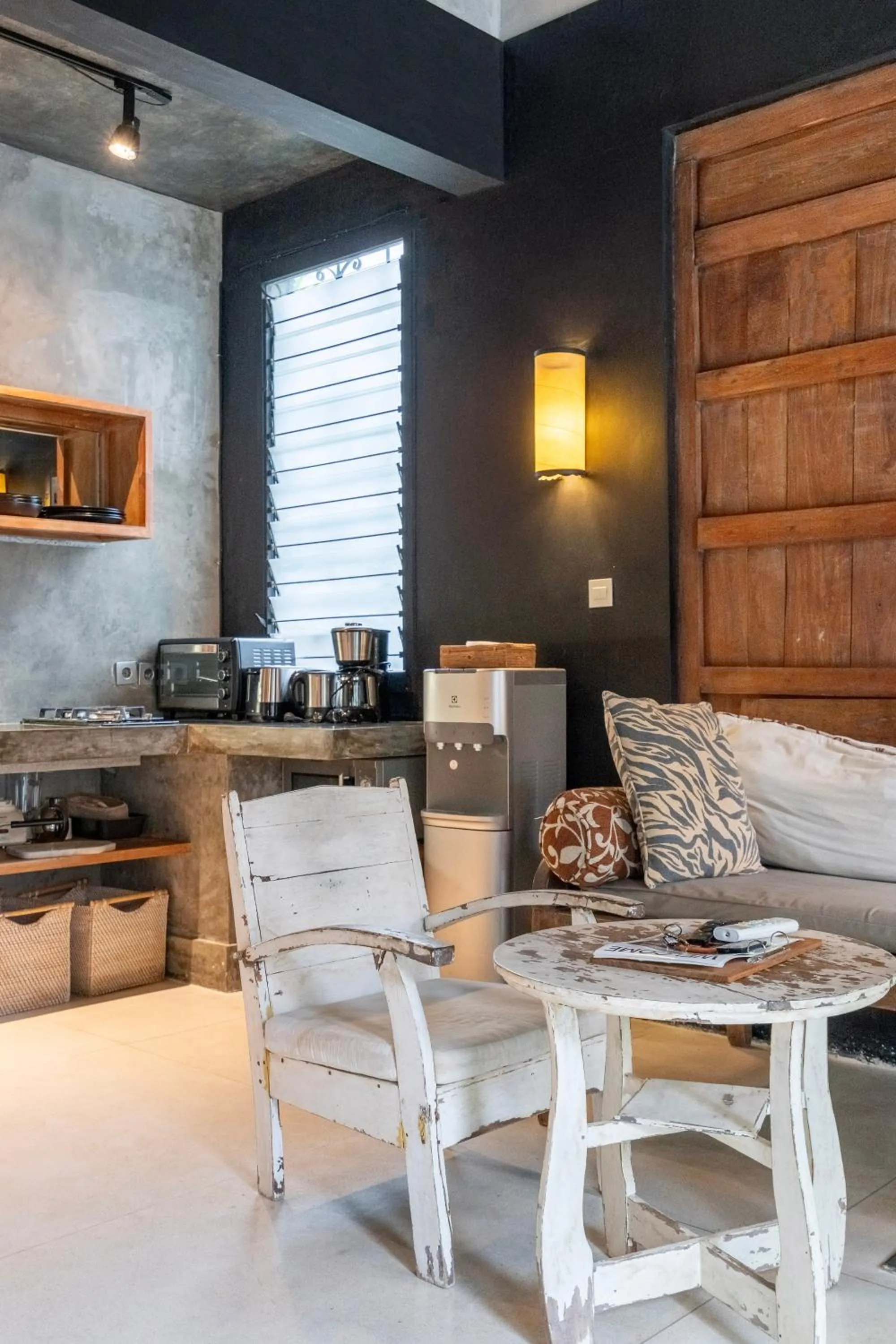 Living room in Jatayu Villa by Betterplace