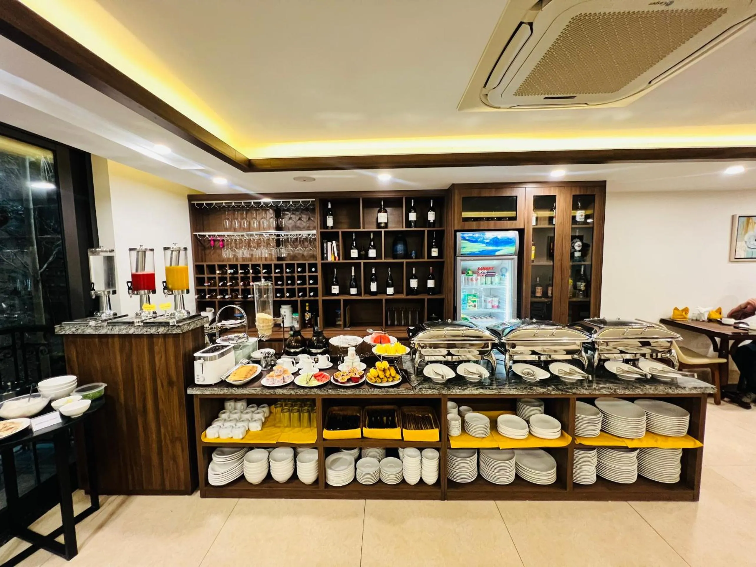 Buffet breakfast in Catba View Hotel