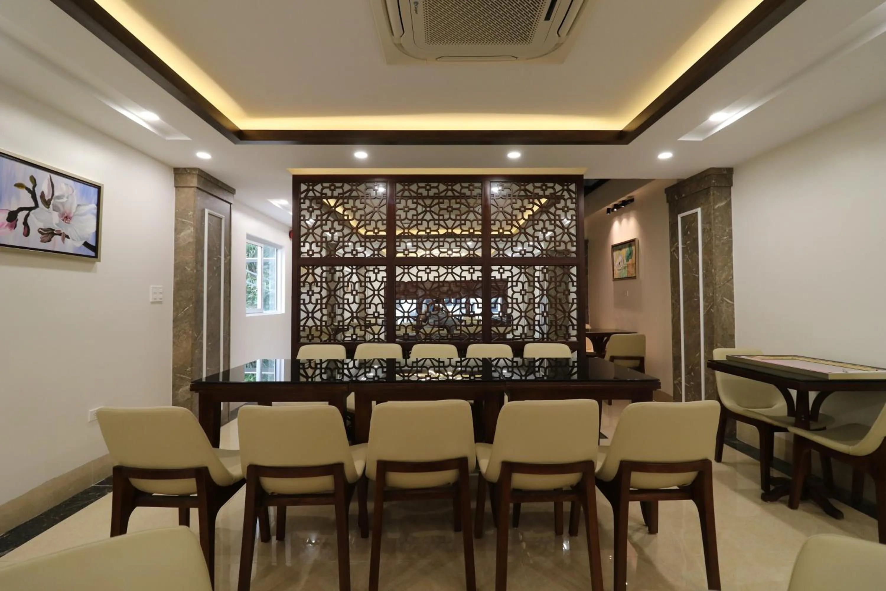 Restaurant/places to eat in Catba View Hotel