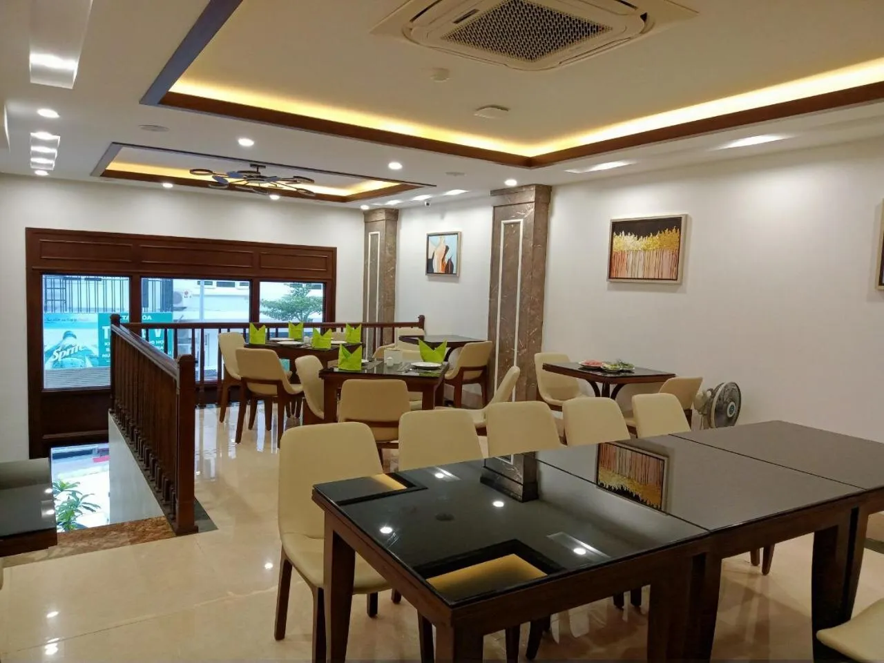 Restaurant/places to eat in Catba View Hotel