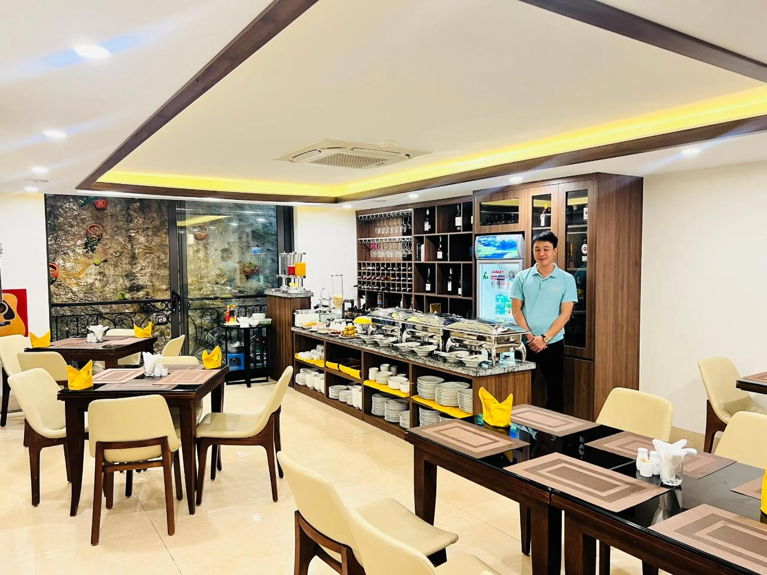 Restaurant/places to eat in Catba View Hotel