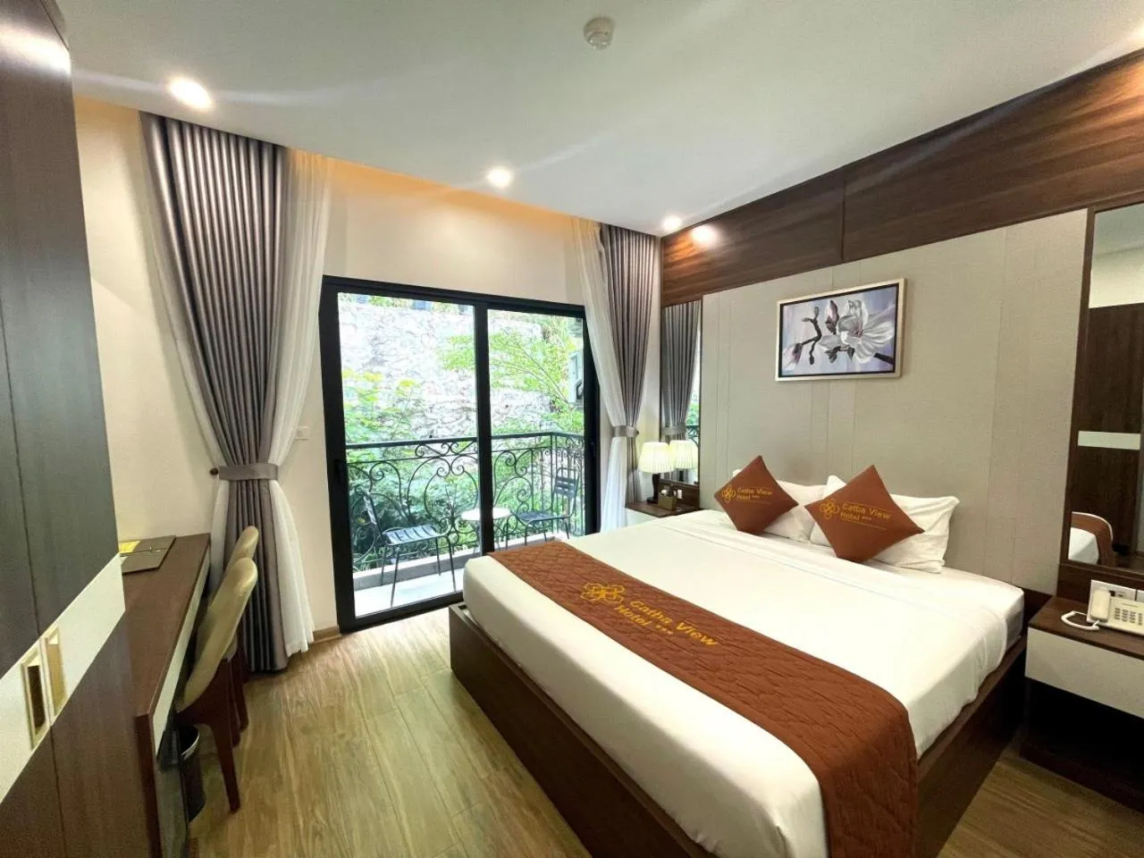 Photo of the whole room, Bed in Catba View Hotel