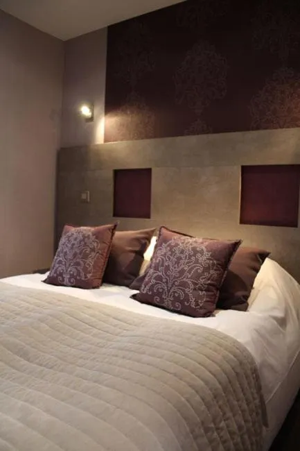 Photo of the whole room, Bed in O Prestige