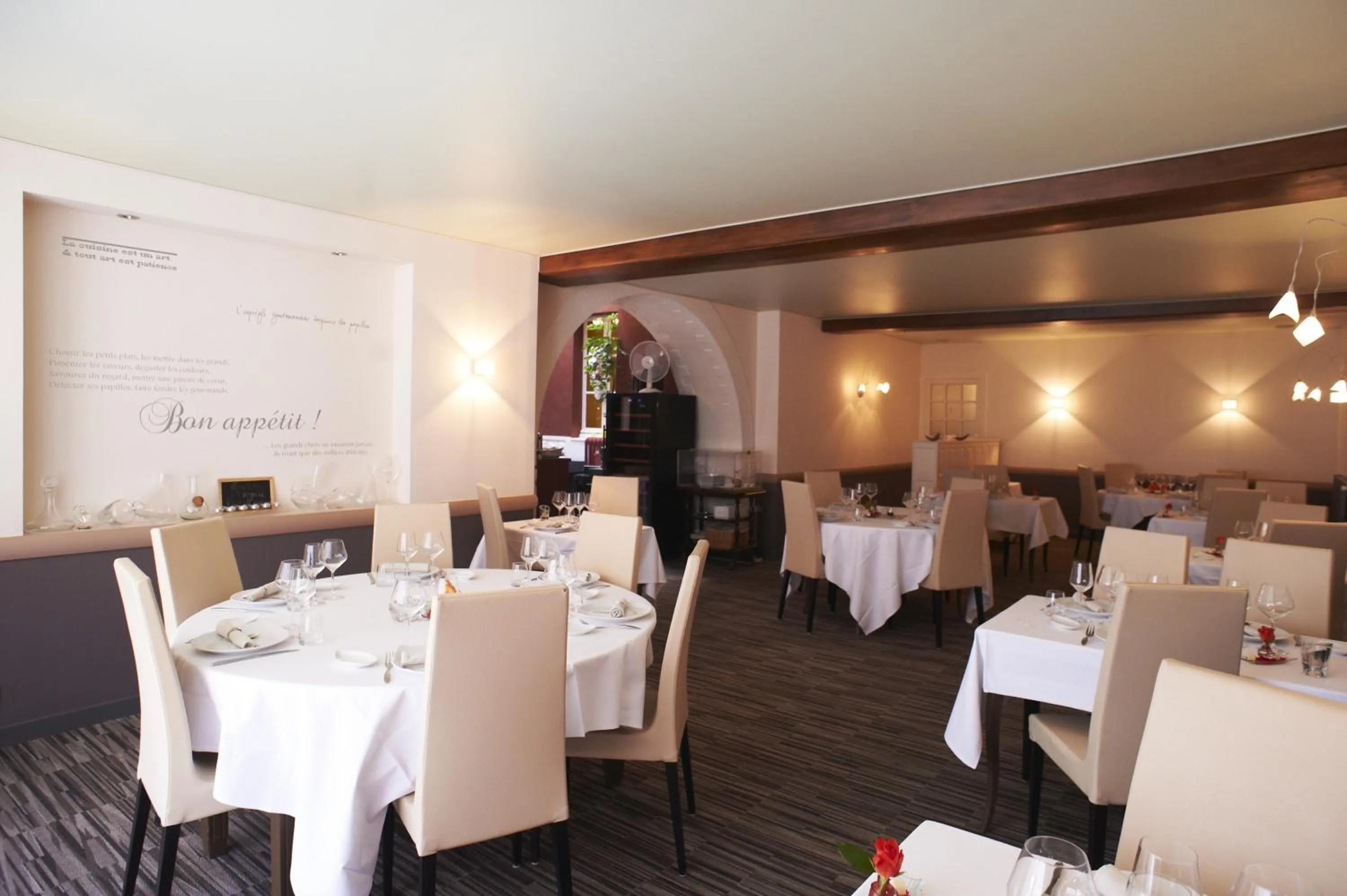 Restaurant/places to eat in O Prestige