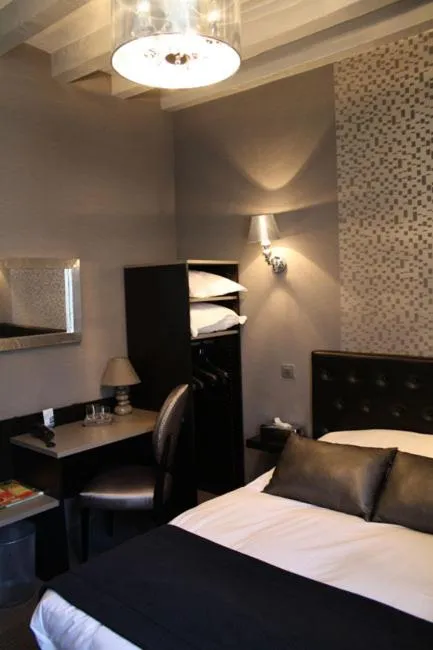 Photo of the whole room, Bed in O Prestige