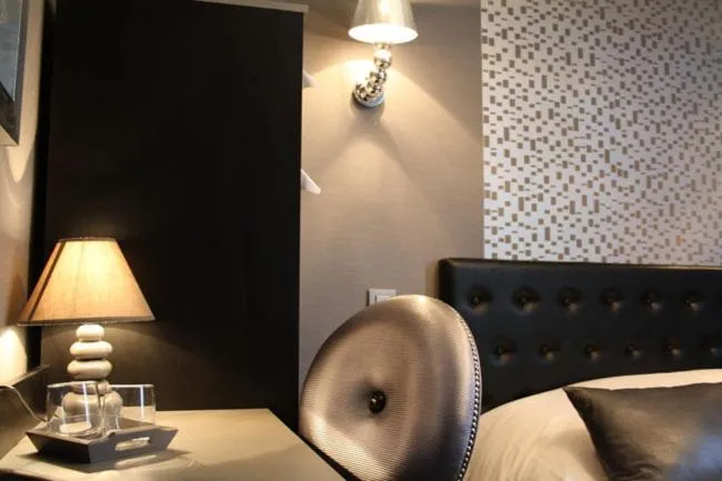 Decorative detail in O Prestige