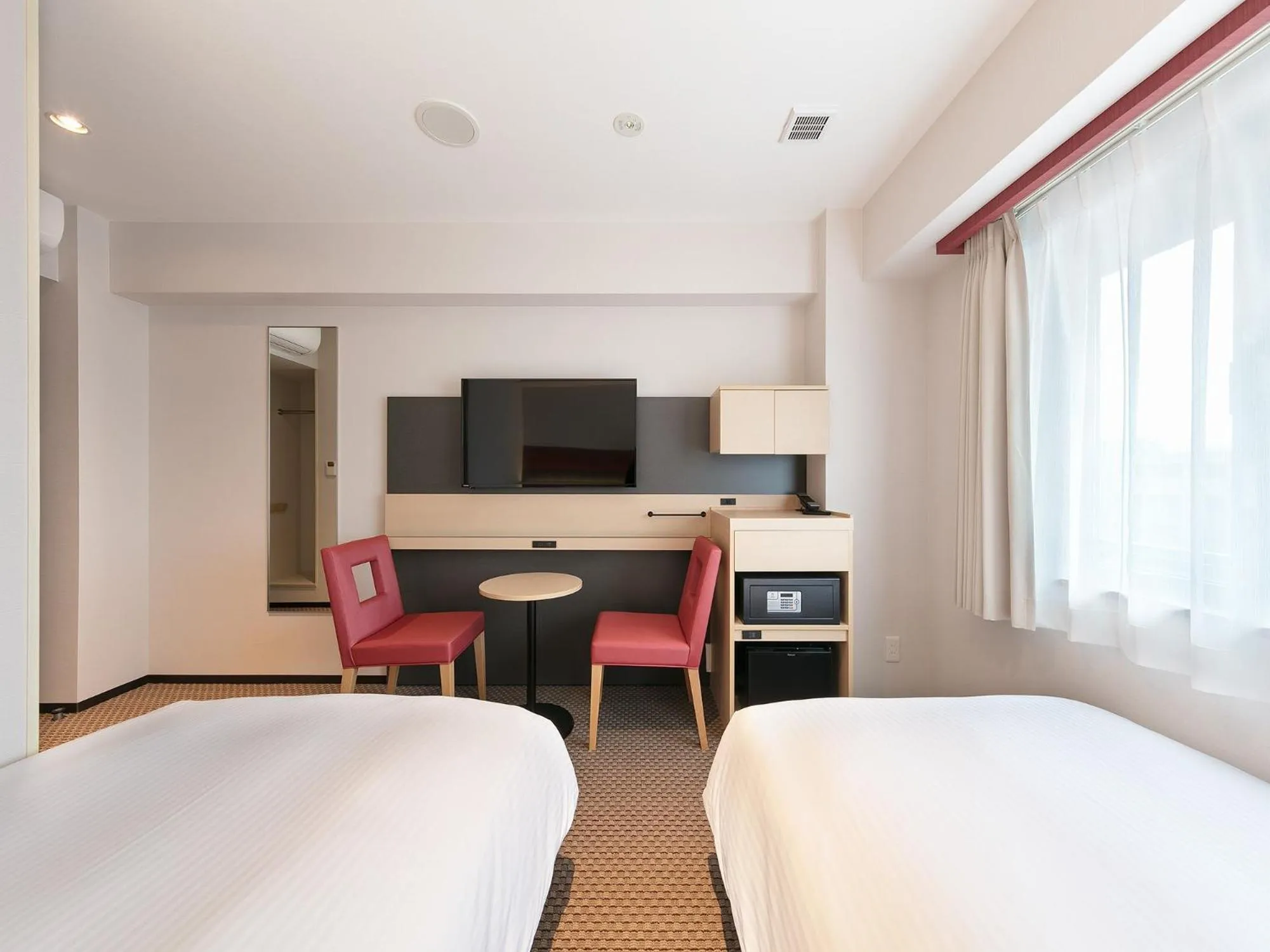 Photo of the whole room, Bed in CHISUN STANDARD Kyoto Horikawa Gojo