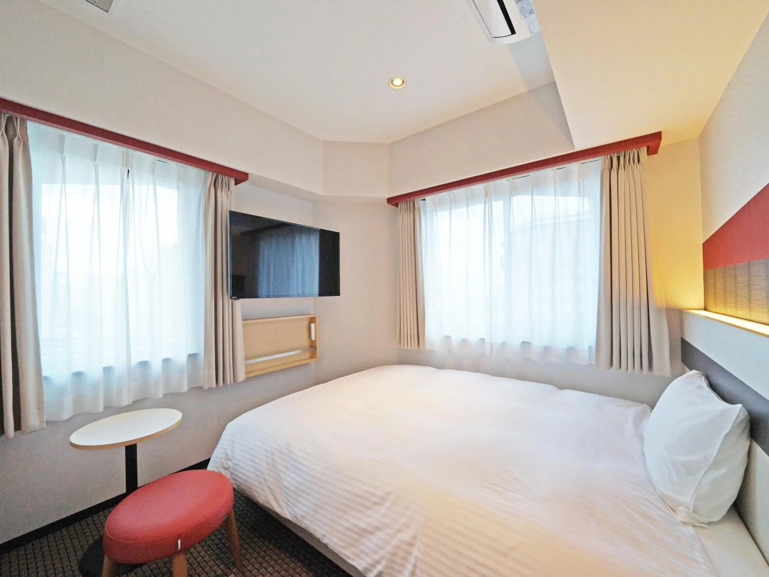 Photo of the whole room, Bed in CHISUN STANDARD Kyoto Horikawa Gojo