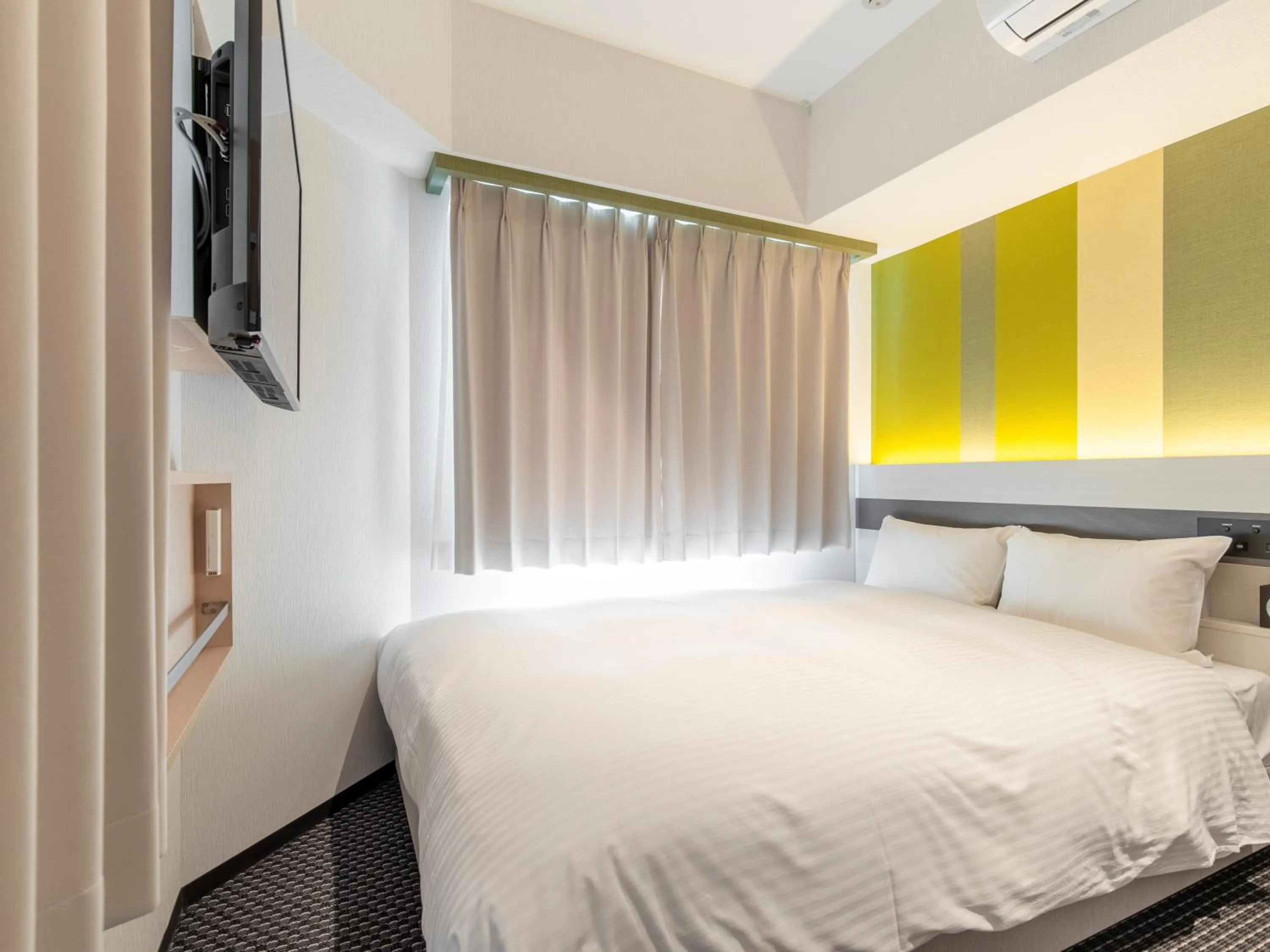 Bed in CHISUN STANDARD Kyoto Horikawa Gojo