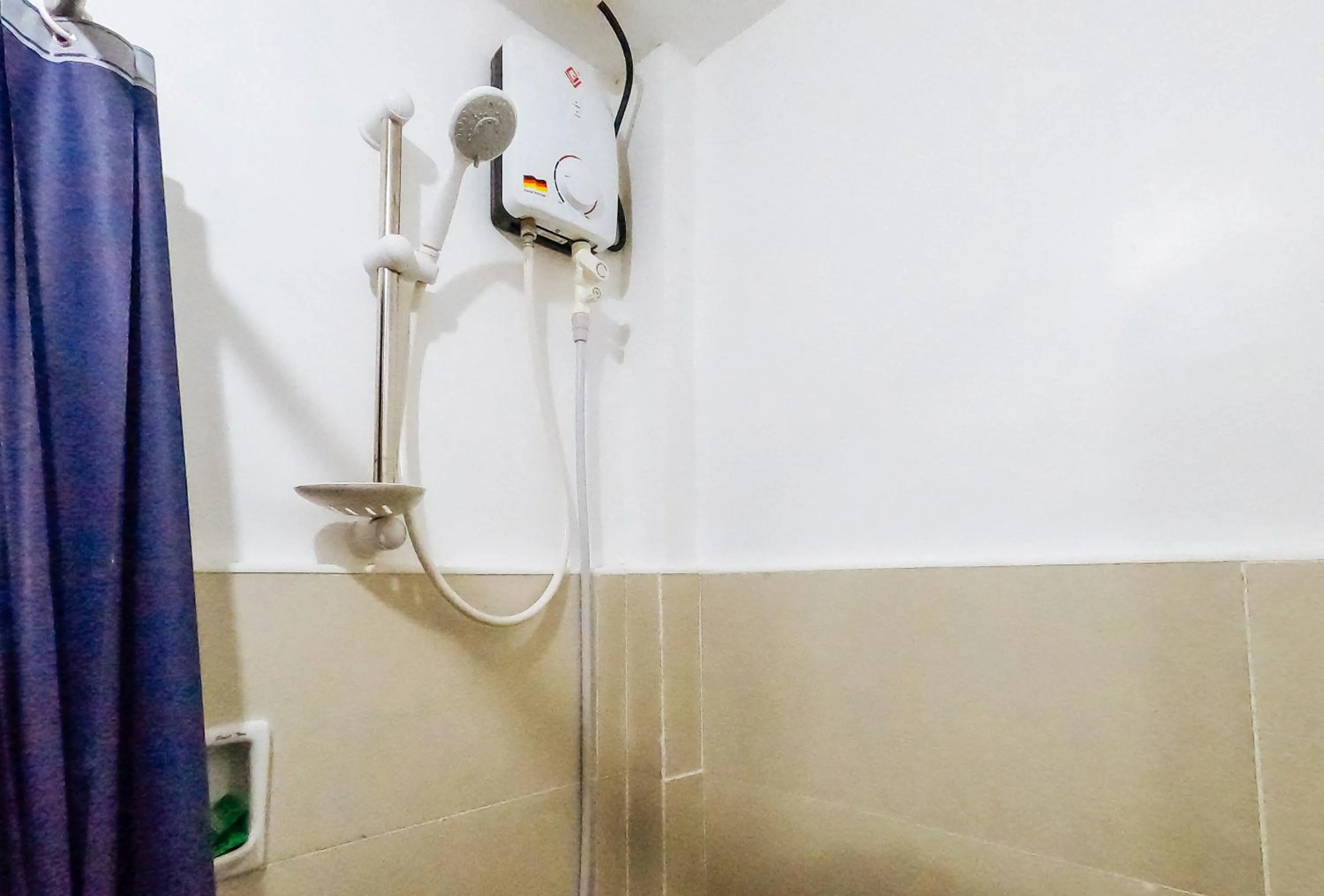 Shower in RedDoorz @ Gaea's Apartment Panglao