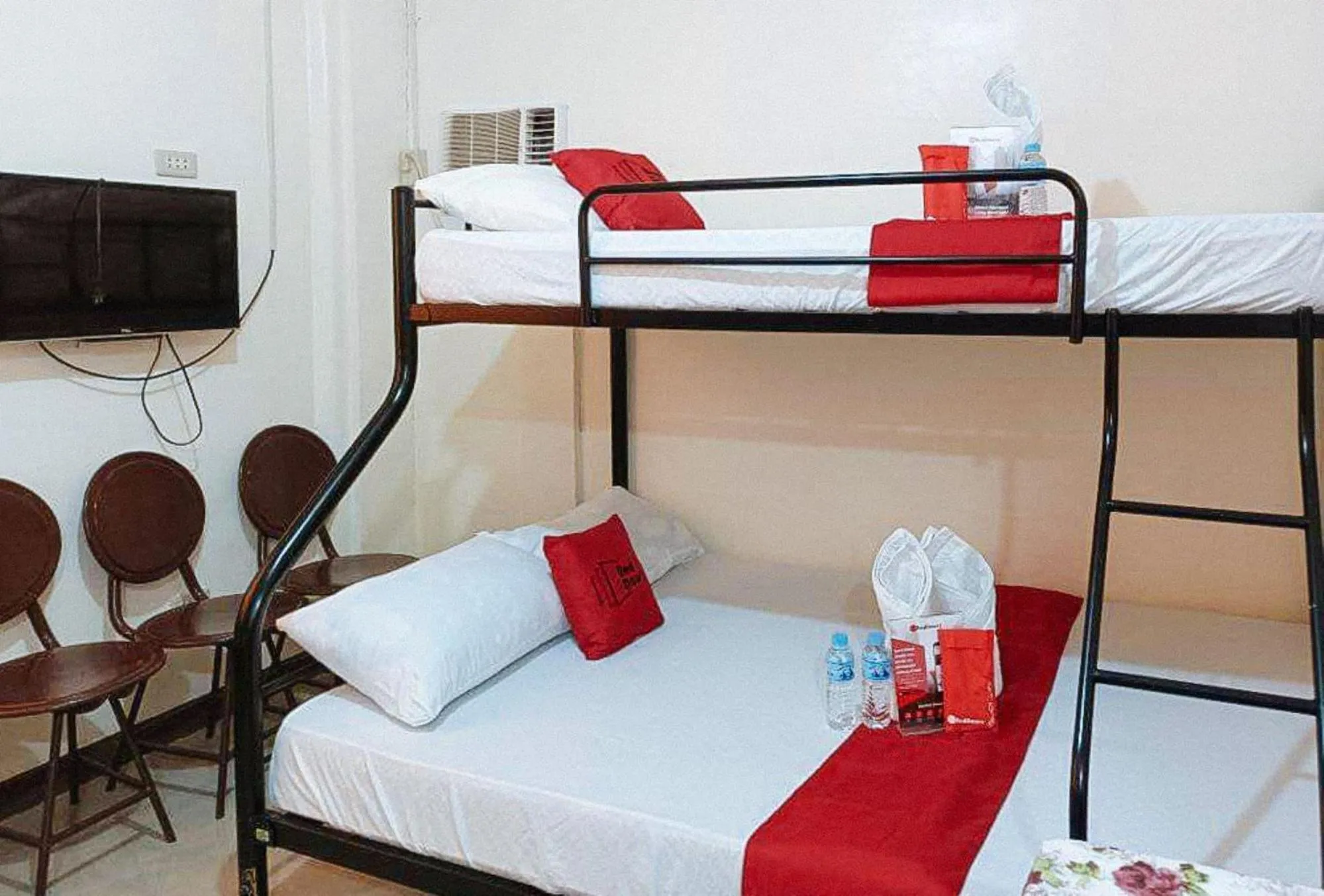 TV and multimedia, Bed in RedDoorz @ Gaea's Apartment Panglao