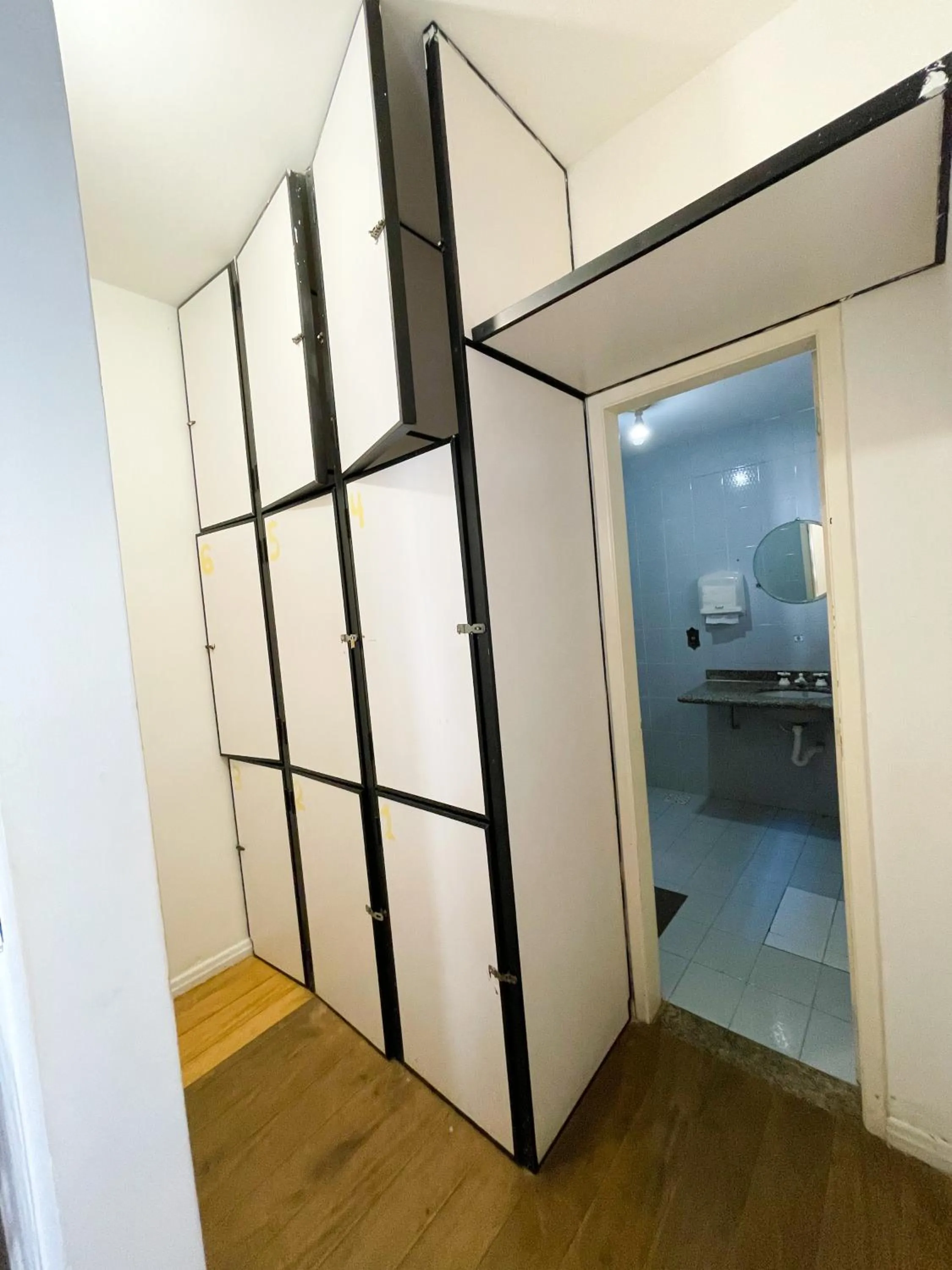 Bathroom in Onça da Praia Hostel