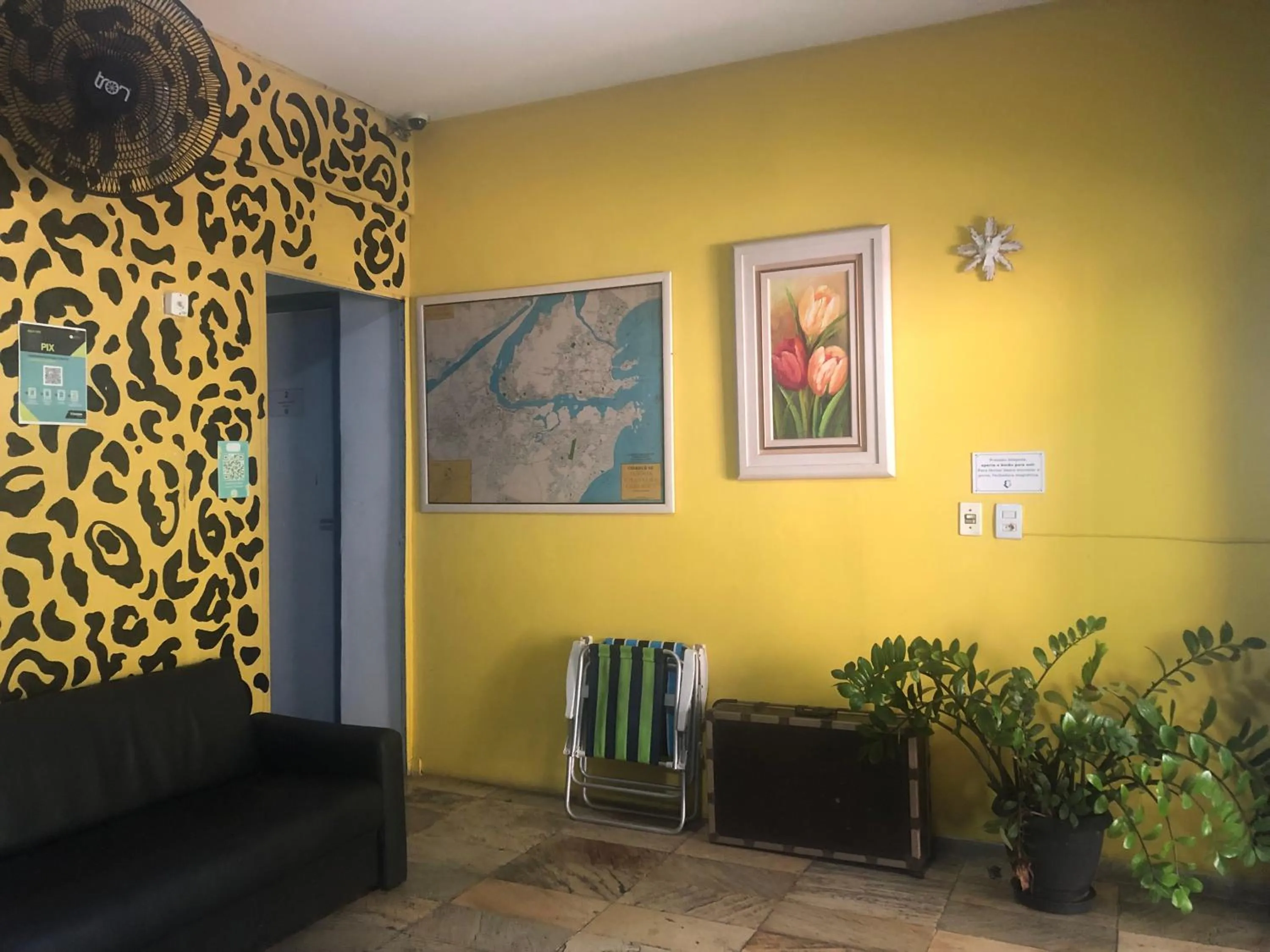 Lobby or reception in Onça da Praia Hostel