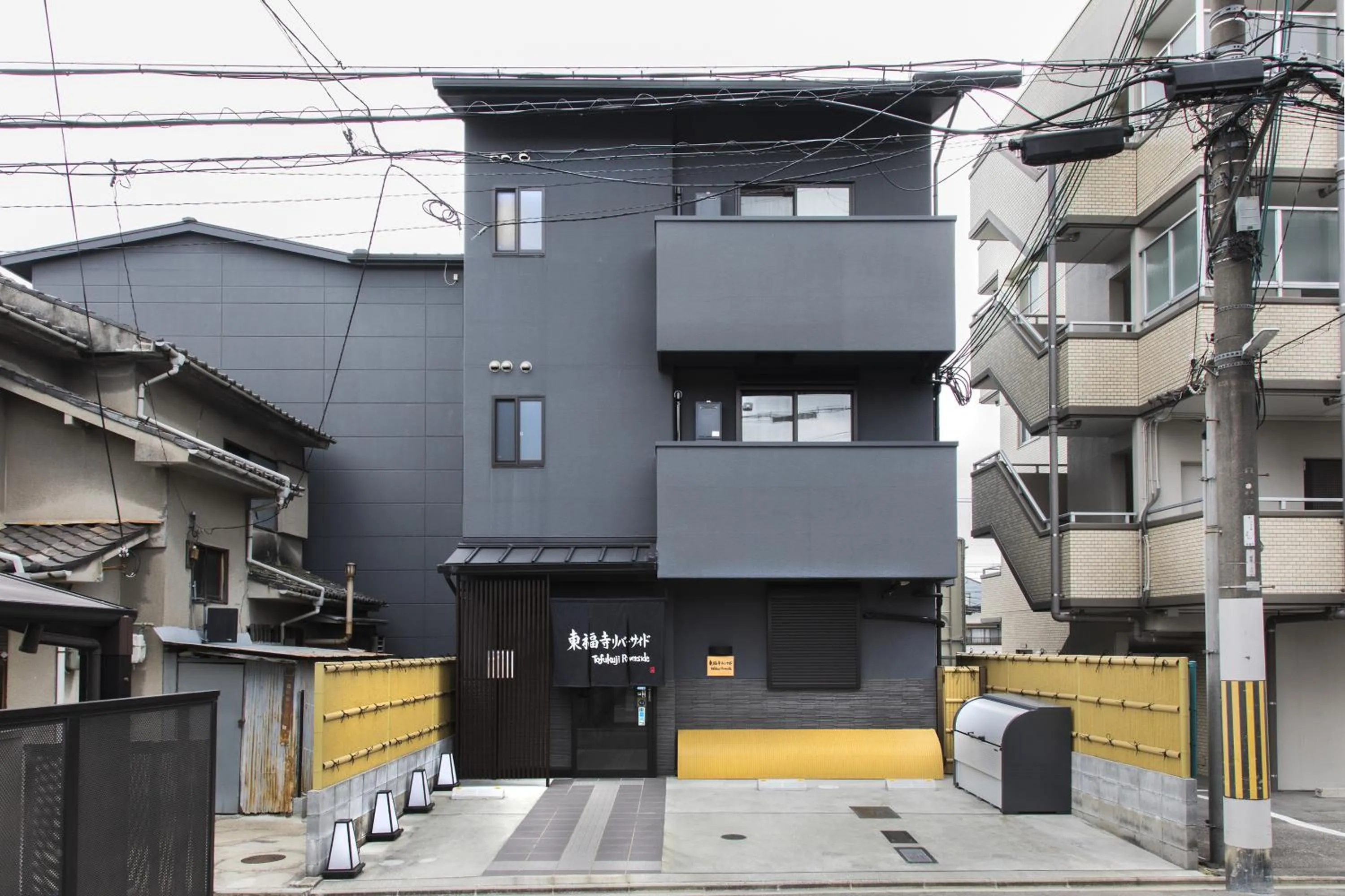 Property building in Tofukuji Riverside