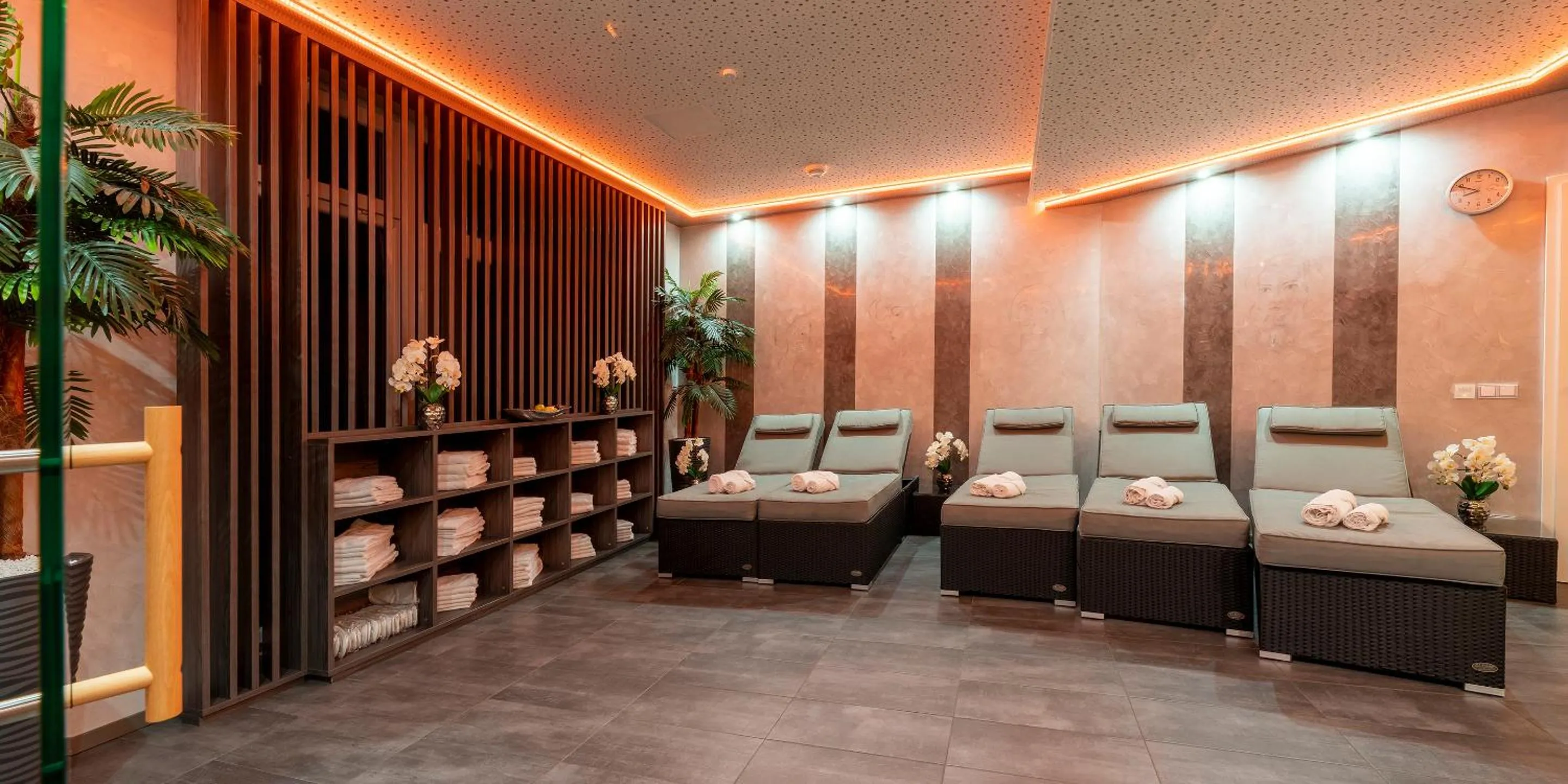 Spa and wellness centre/facilities, Bed in PLAZA Residence Stuttgart-Ditzingen