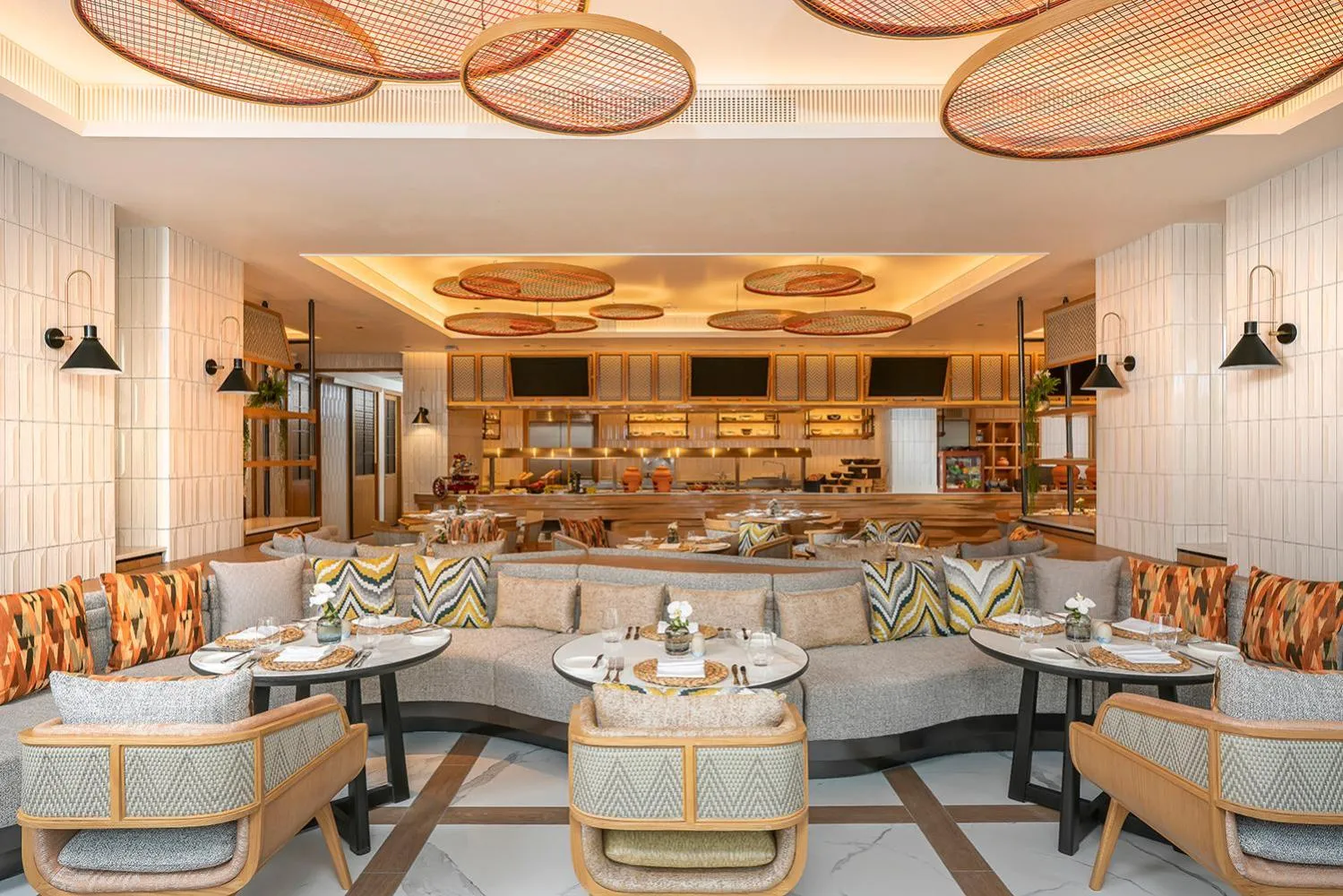 Restaurant/places to eat in Melia Chiang Mai