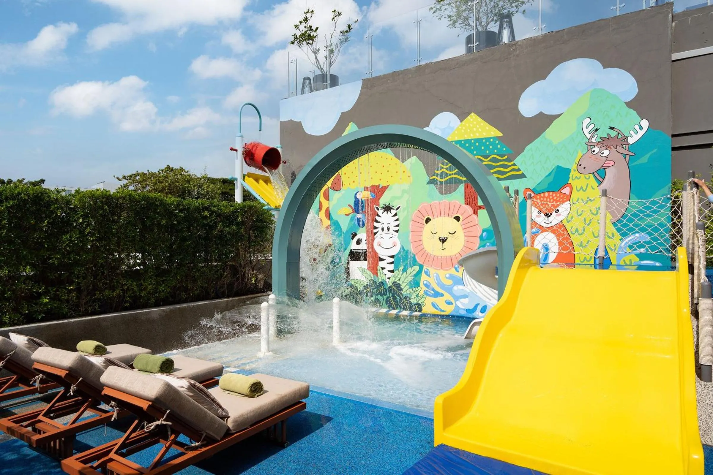 Swimming pool in Melia Chiang Mai