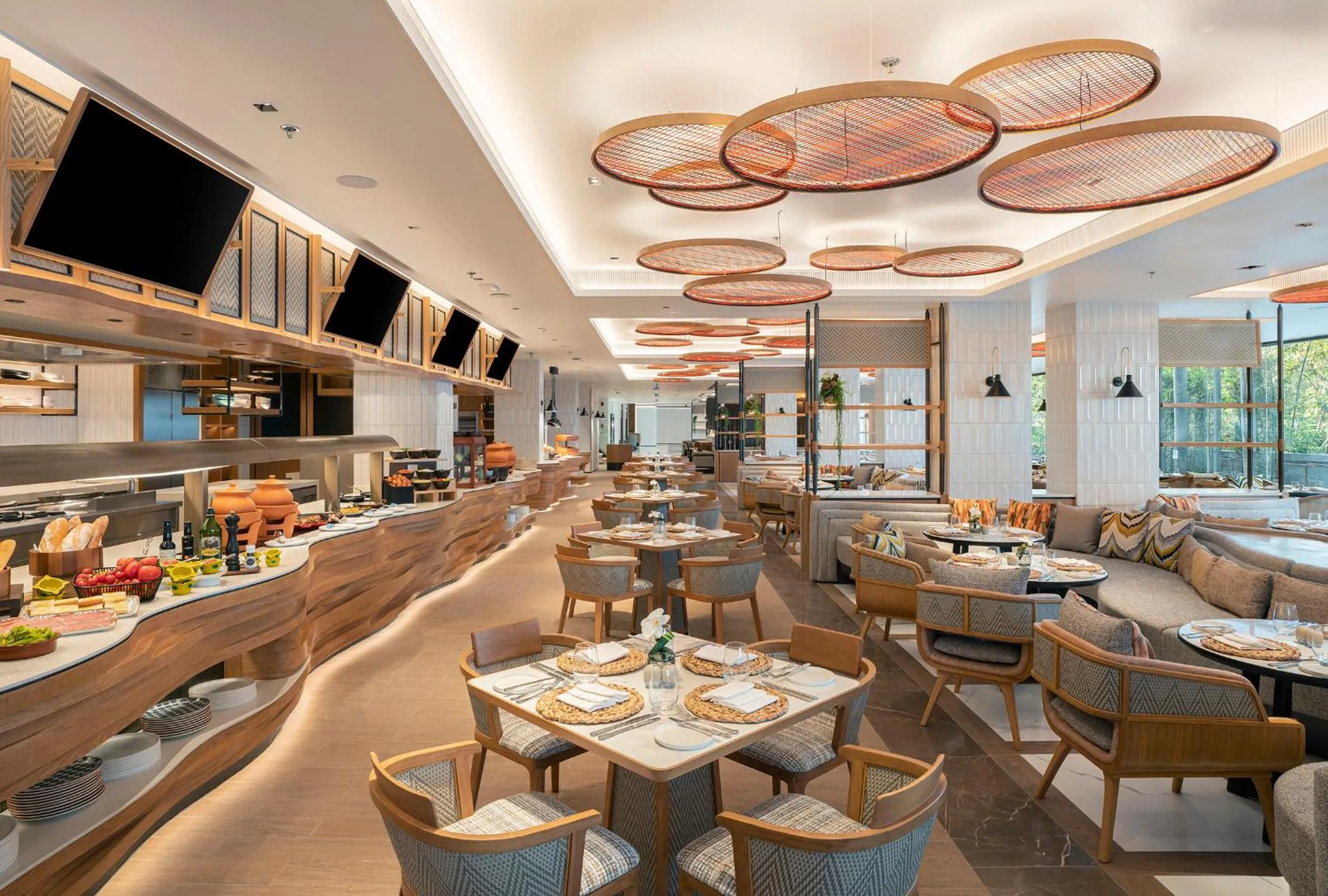 Restaurant/places to eat in Melia Chiang Mai