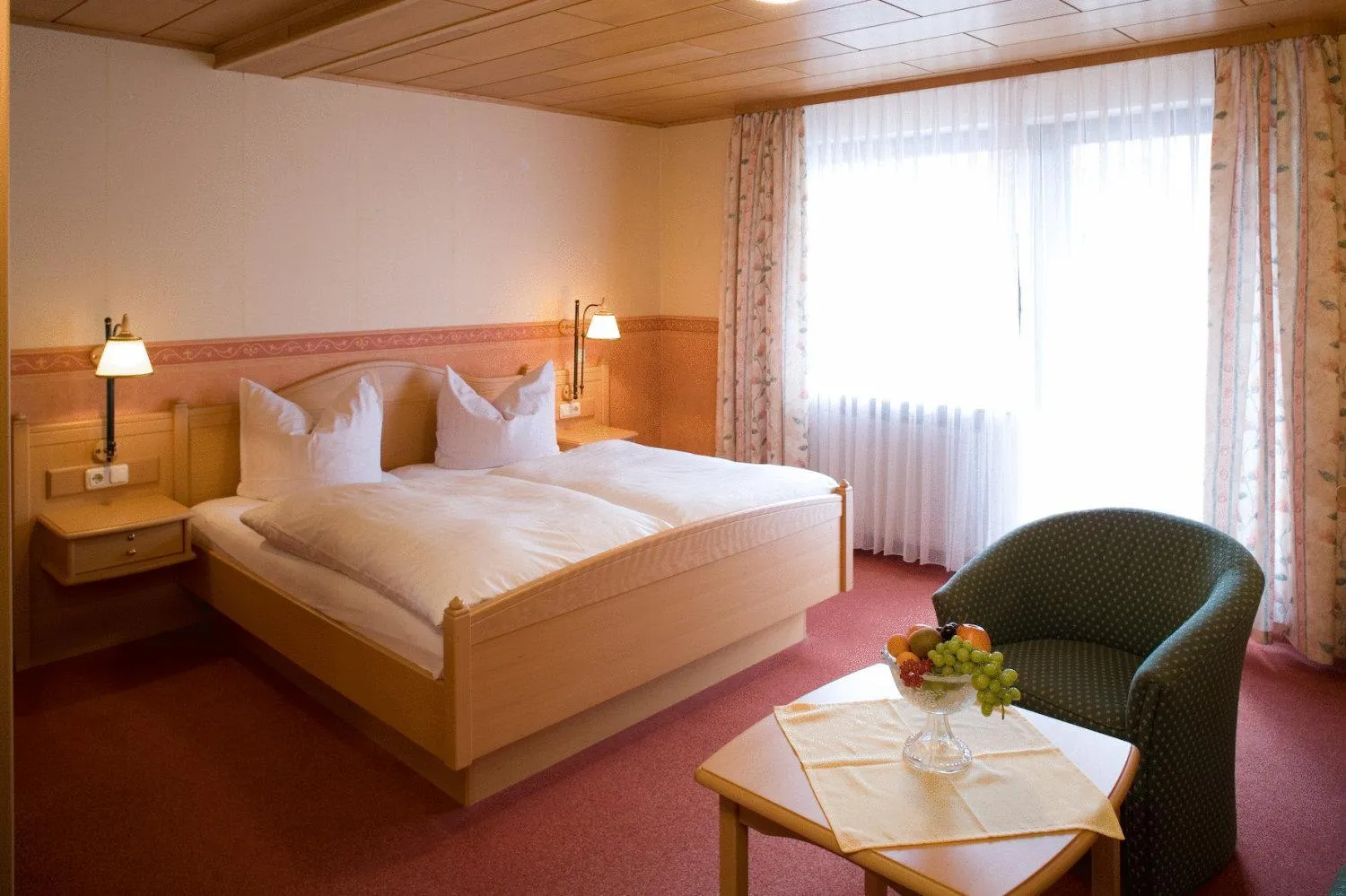Photo of the whole room, Bed in Landhotel Teuteberg