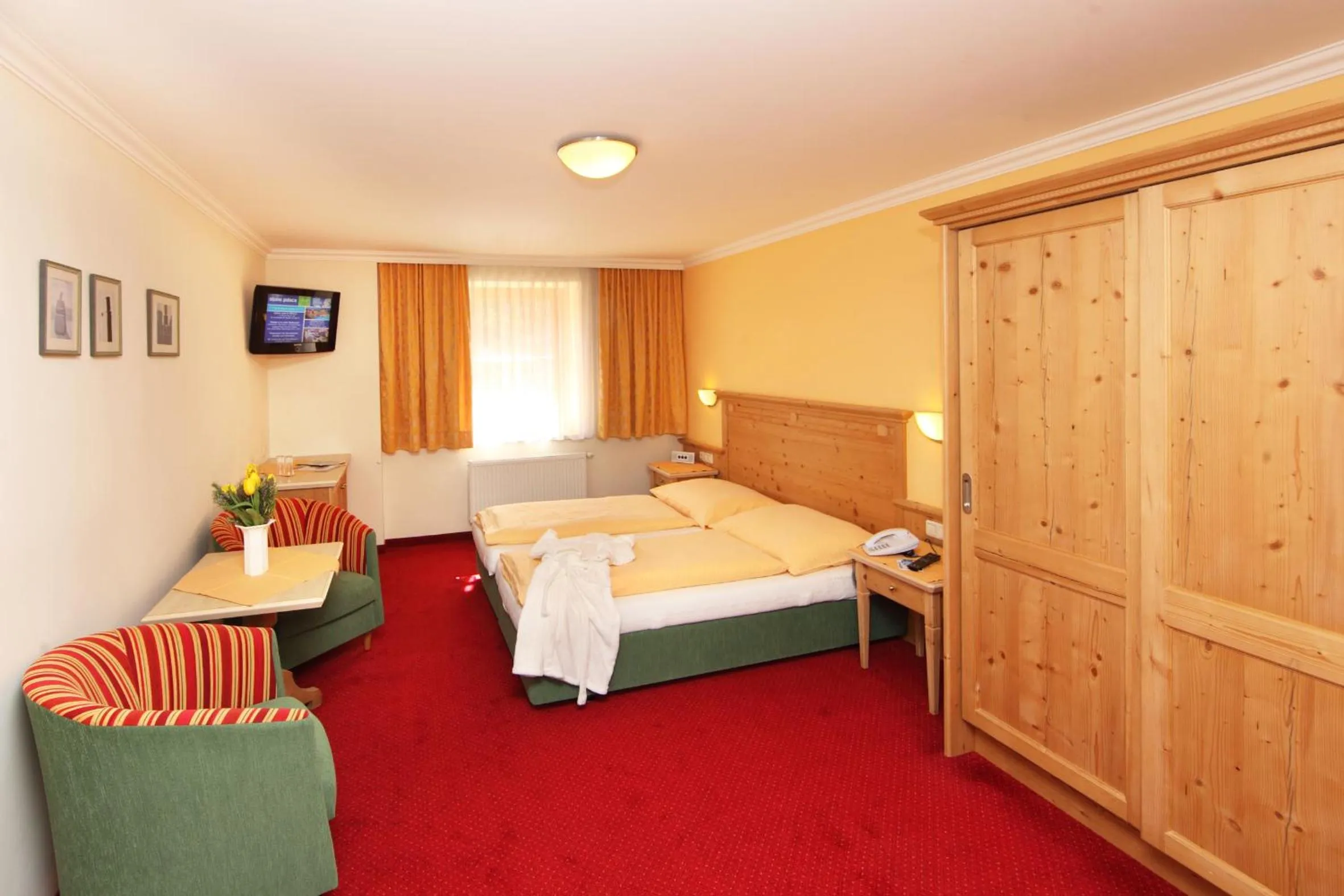 Bedroom, Bed in Hotel Unterwirt - Jokercard im Sommer inklusive