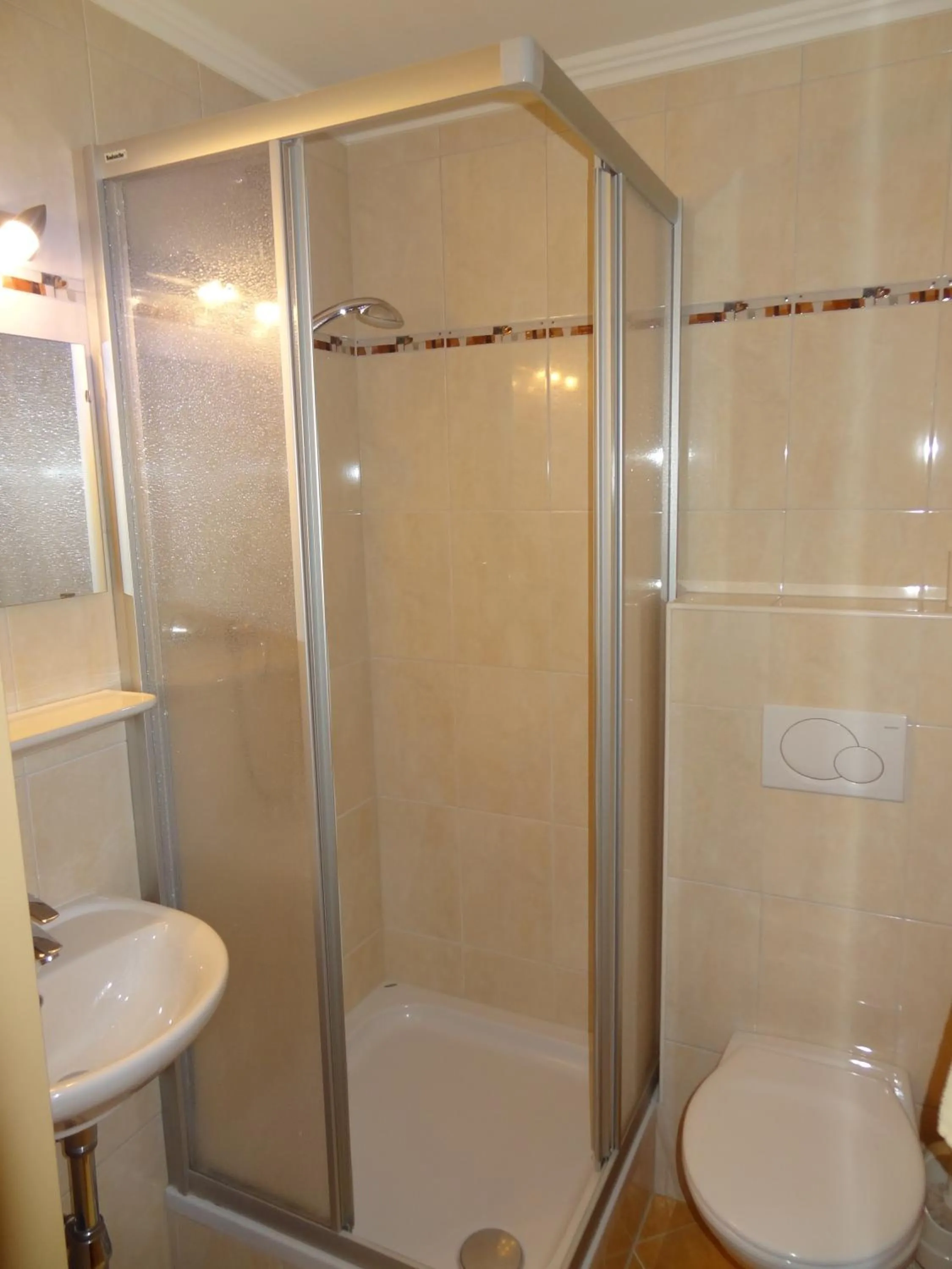 Bathroom in Hotel Unterwirt - Jokercard im Sommer inklusive