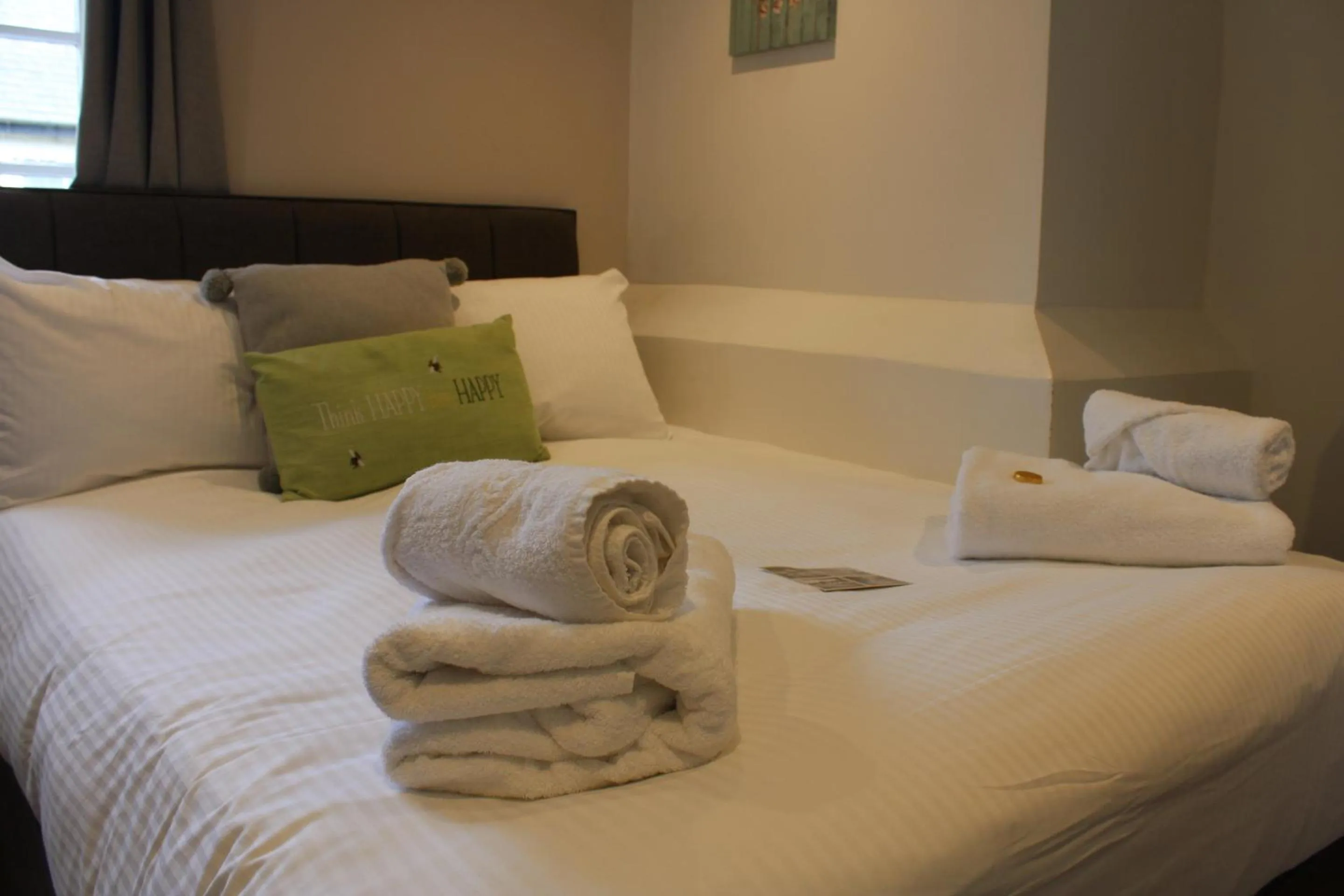 Bathroom, Bed in The White Lion