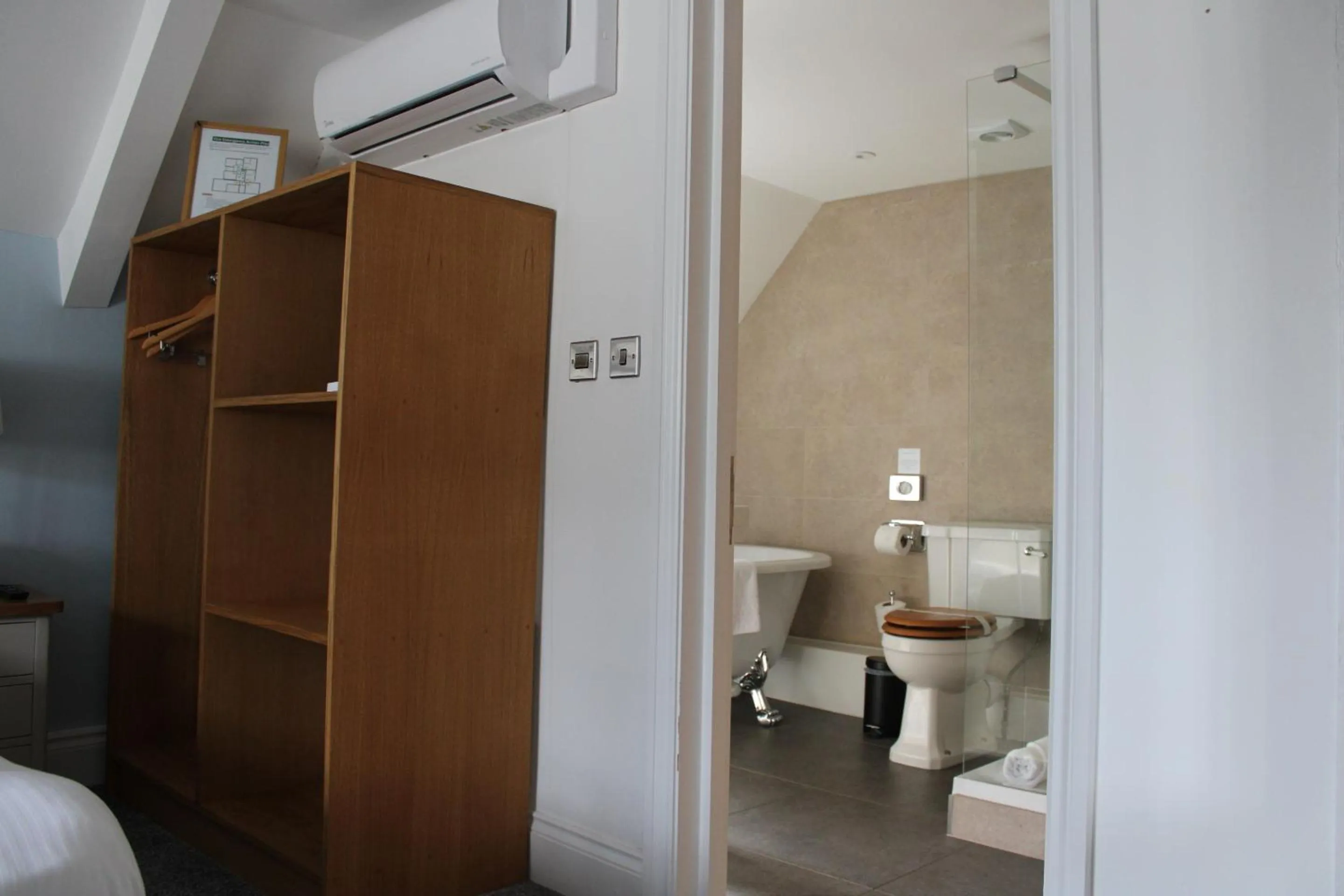 Bedroom in The White Lion