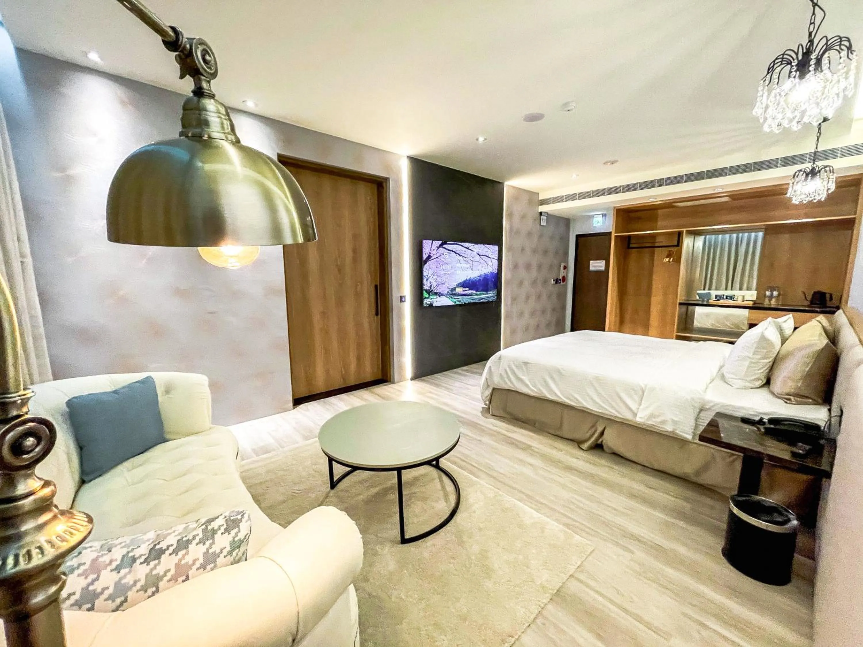 Bed in Fifth Avenue Motel