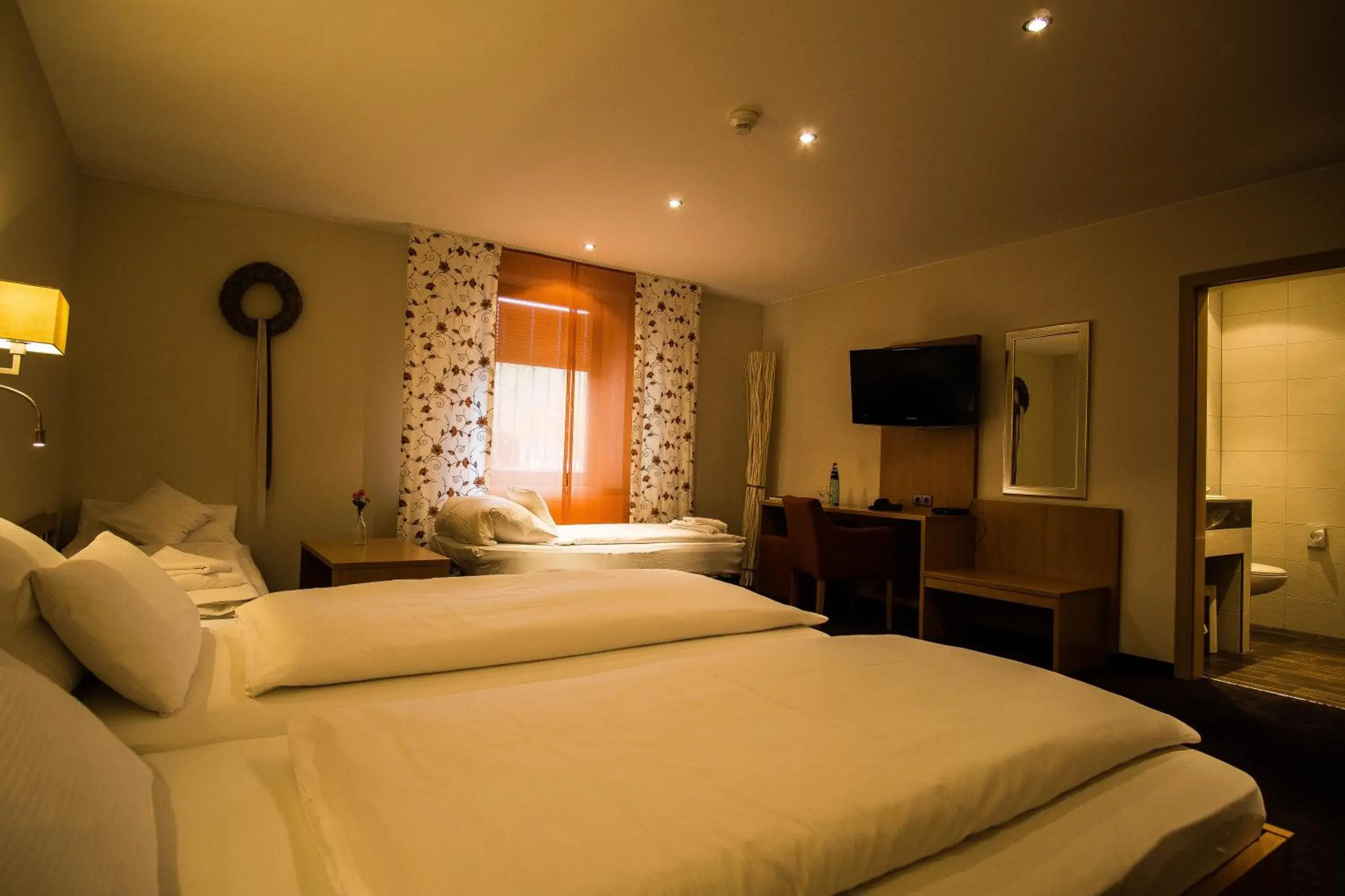 Comfort Quadruple Room in Landgasthof zum Lamm Comfort Quadruple Room in Landgasthof zum Lamm