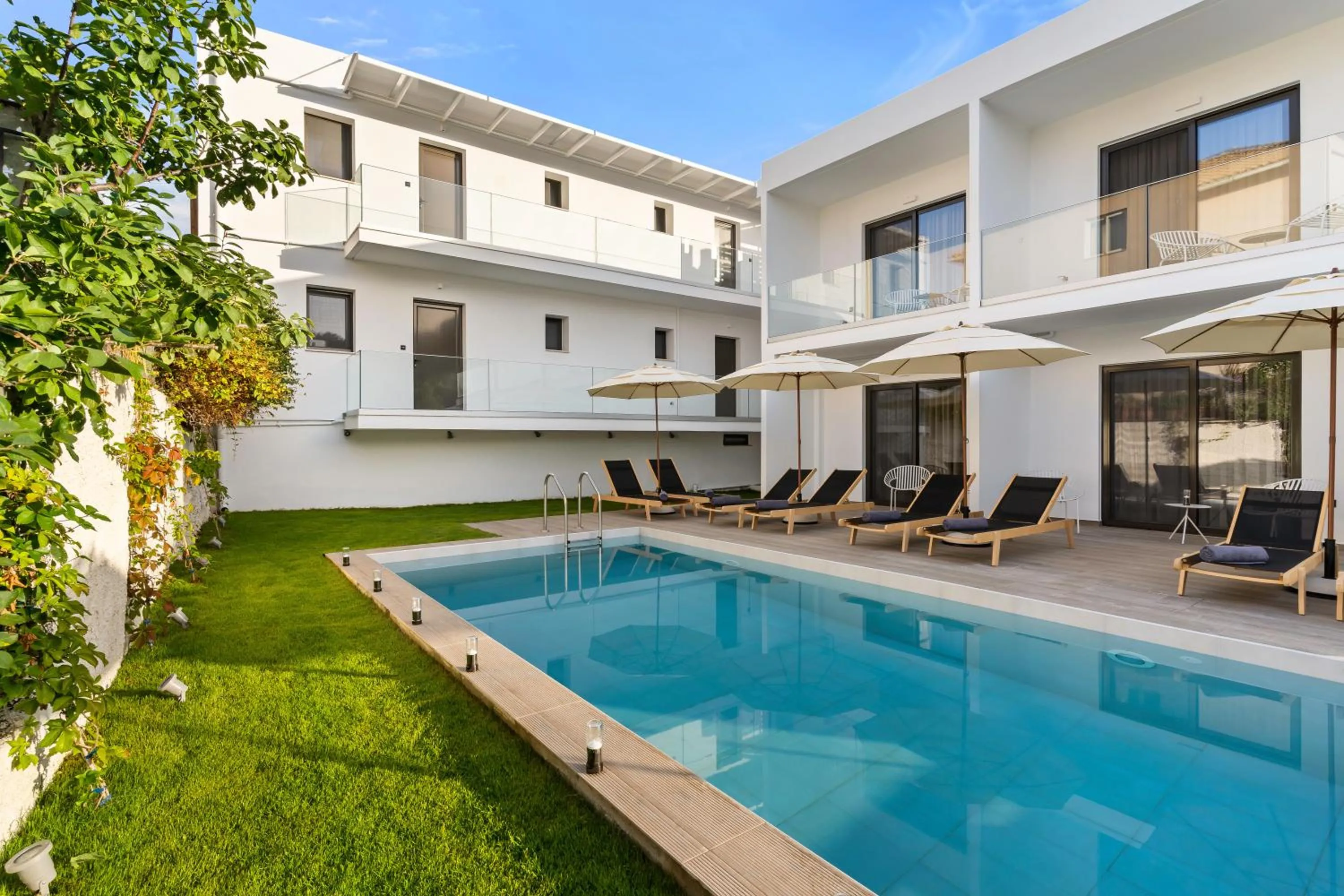 Swimming pool in Sigma Luxury Rooms