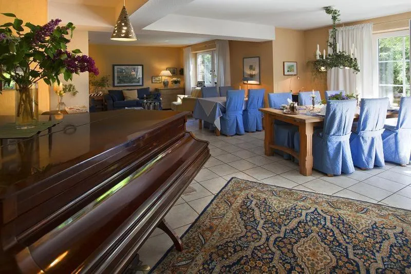 Restaurant/places to eat in Das kleine Hotel am Park Garni