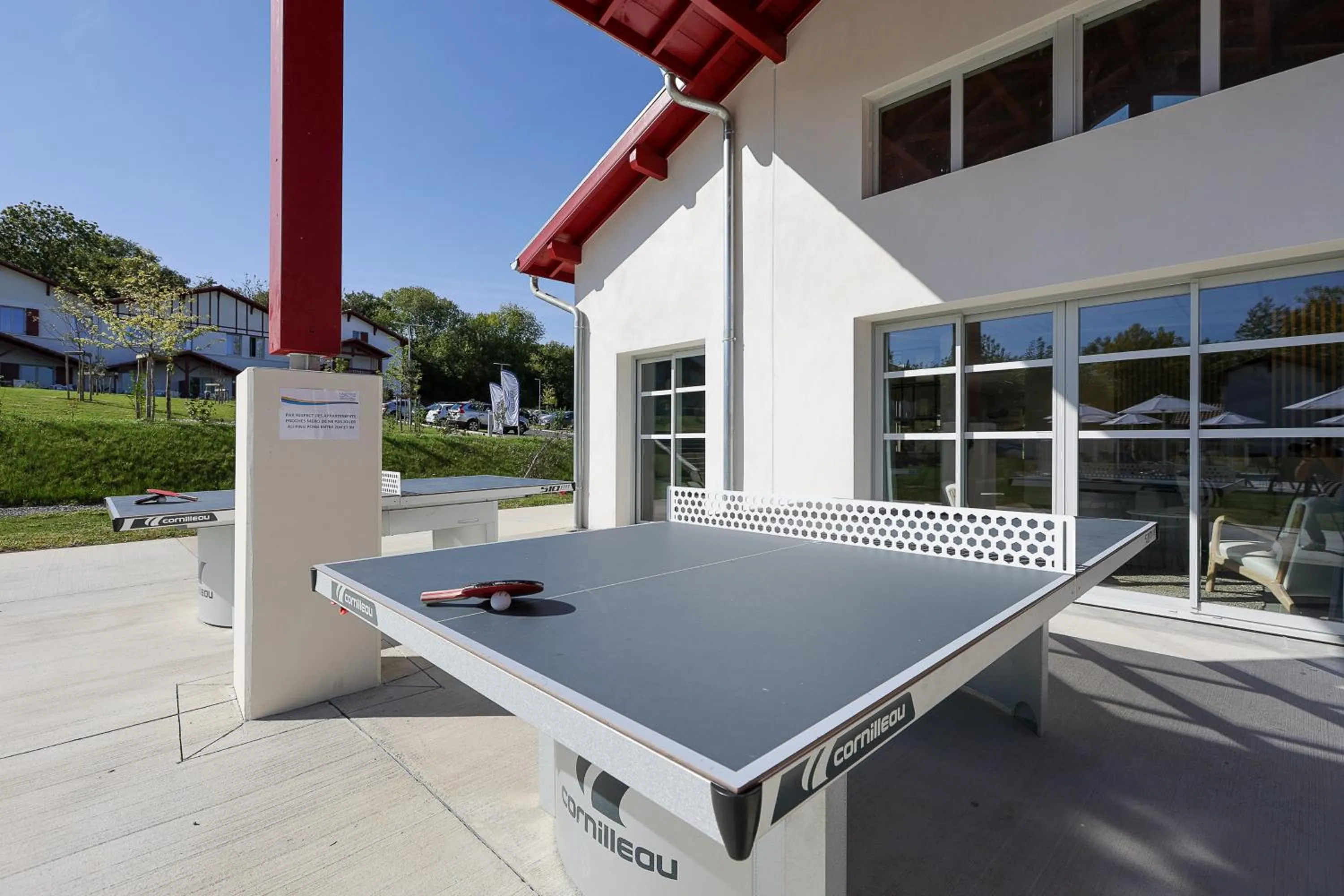 Table tennis in Résidence Néméa Le Domaine d'Uhaina