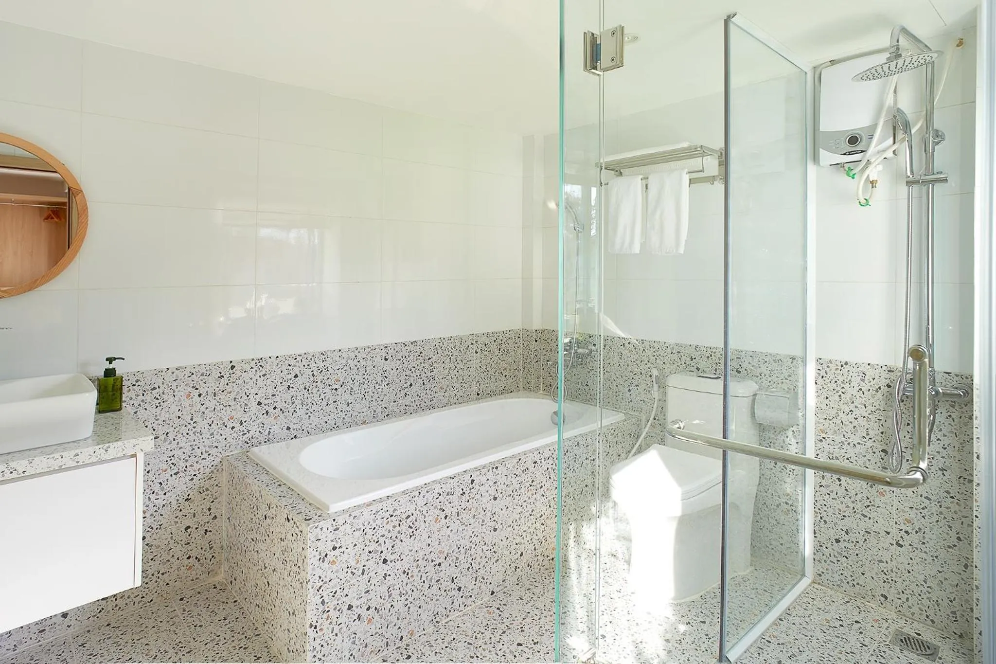 Bathroom in Larimar Villas Cô Giang