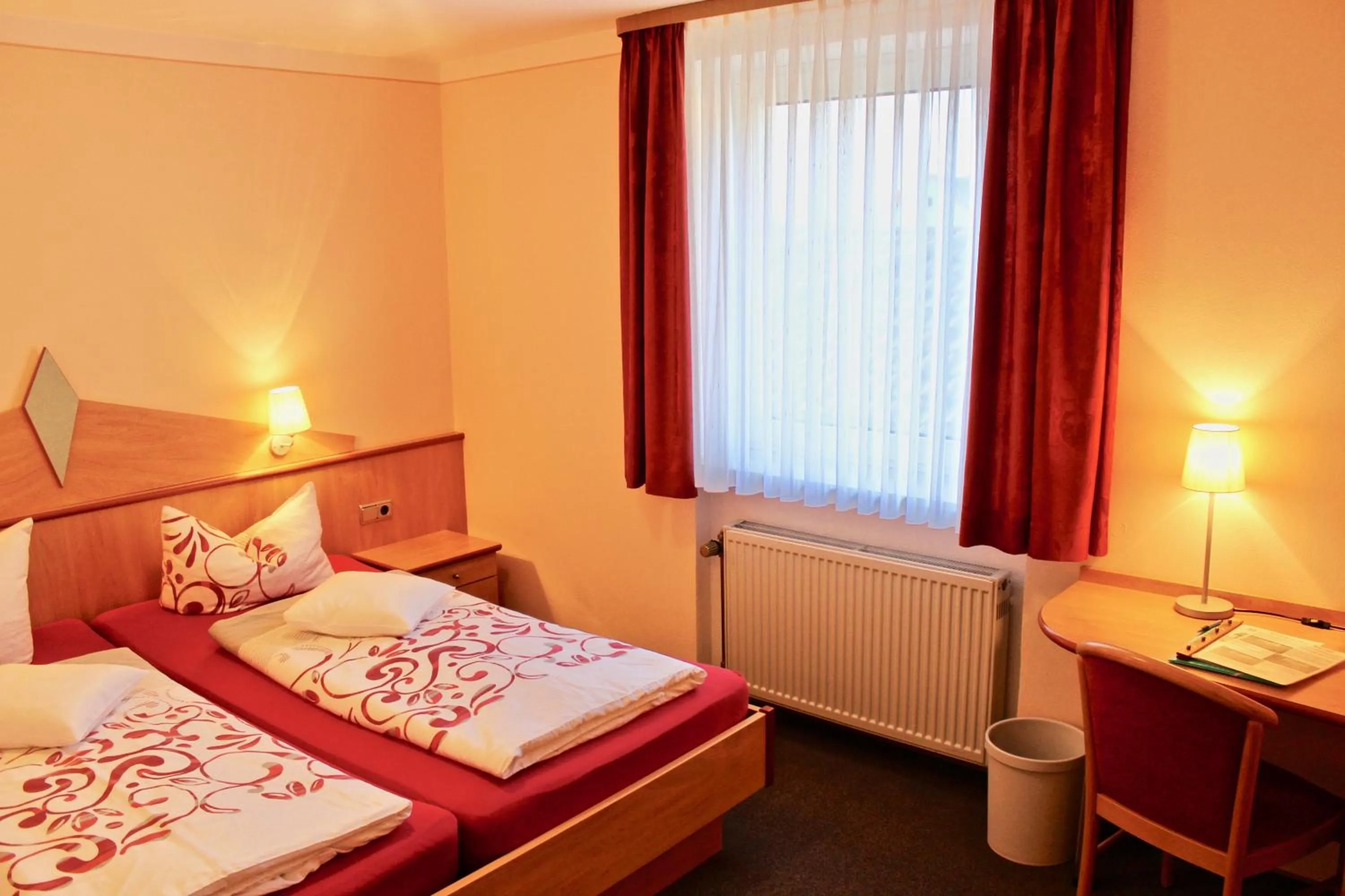 Photo of the whole room, Bed in Zum Schwarzen Bären