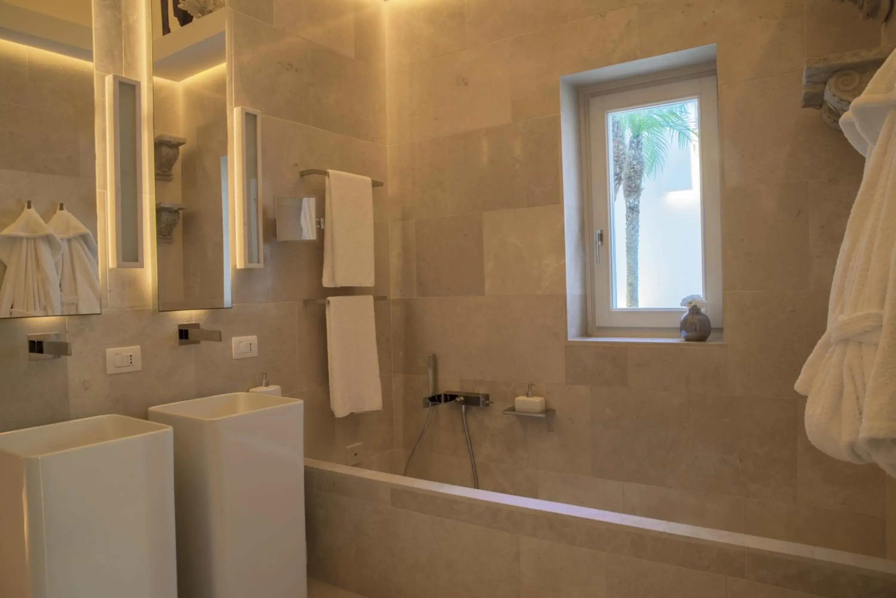 Queen Room - single occupancy in Palazzo Lecce - Epoca Collection Queen Room - single occupancy in Palazzo Lecce - Epoca Collection