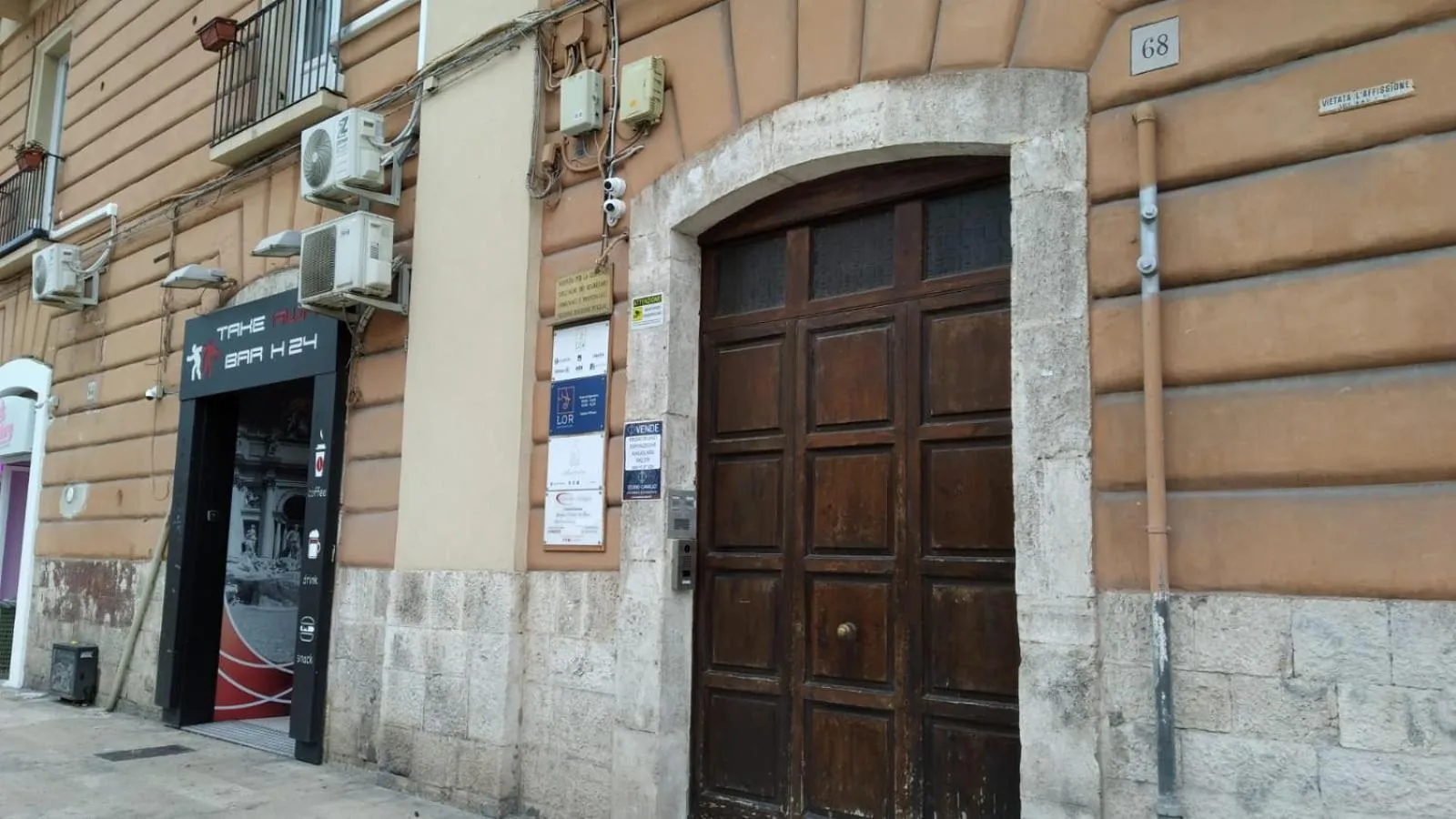 Facade/entrance in CconfortHotels Central Rooms