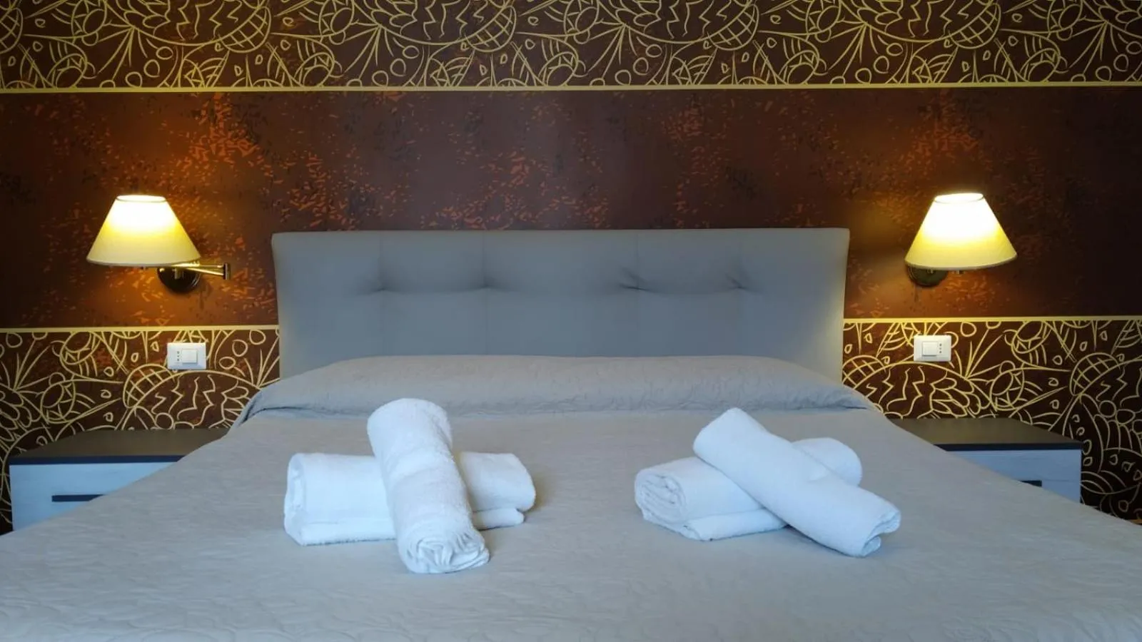 Bed in CconfortHotels Central Rooms