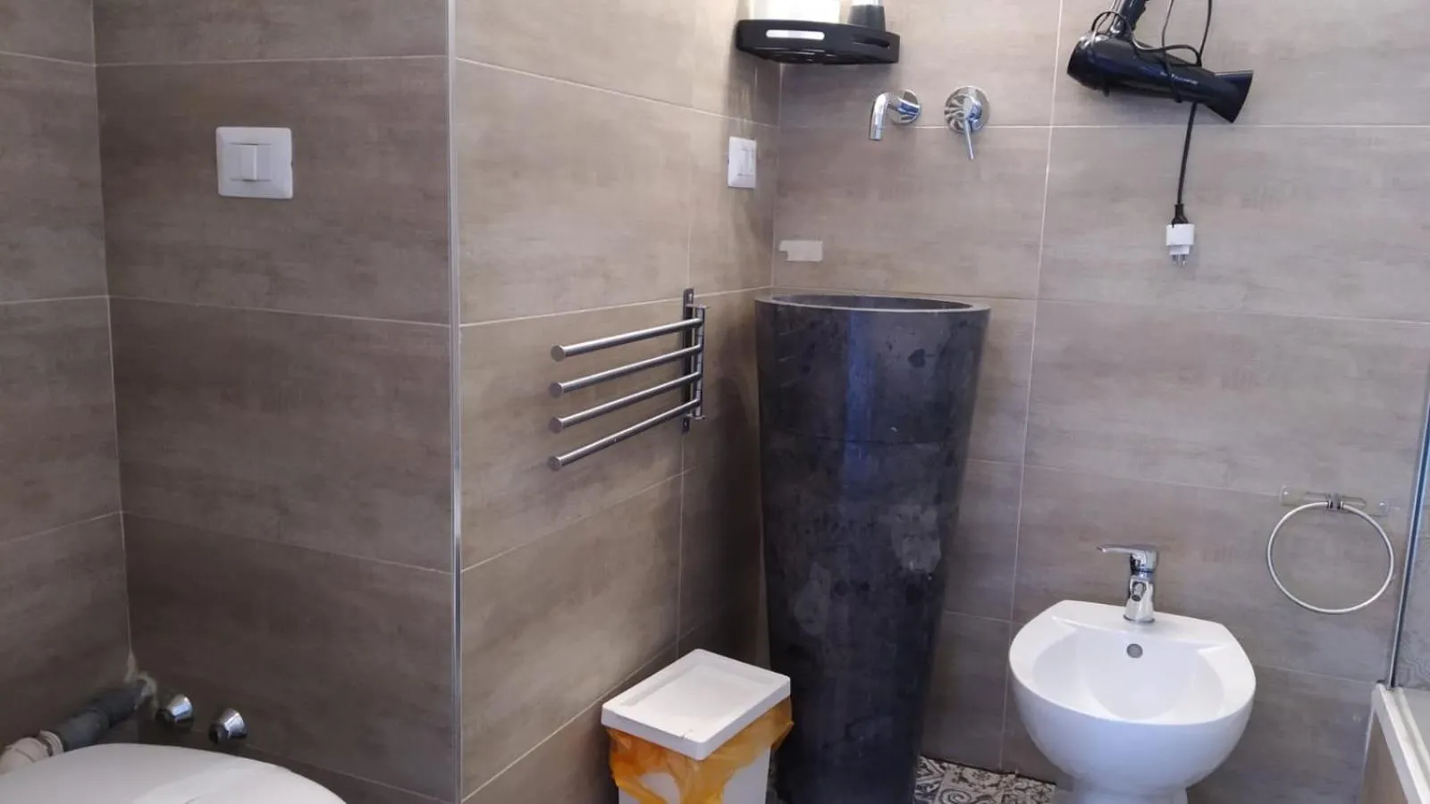 Shower in CconfortHotels Central Rooms