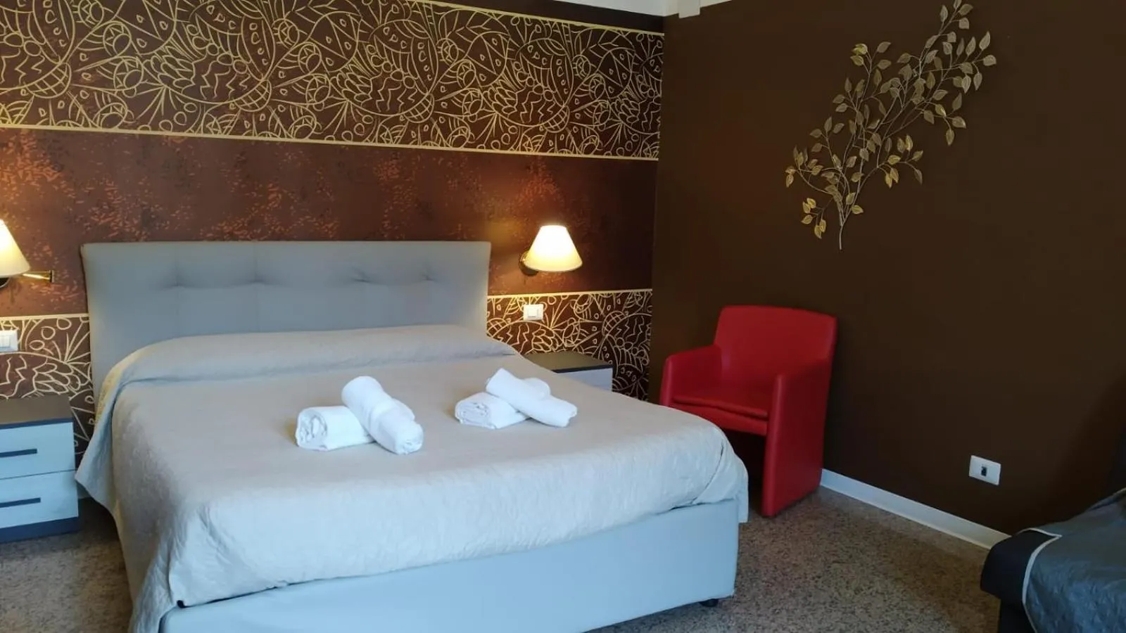 Bed in CconfortHotels Central Rooms