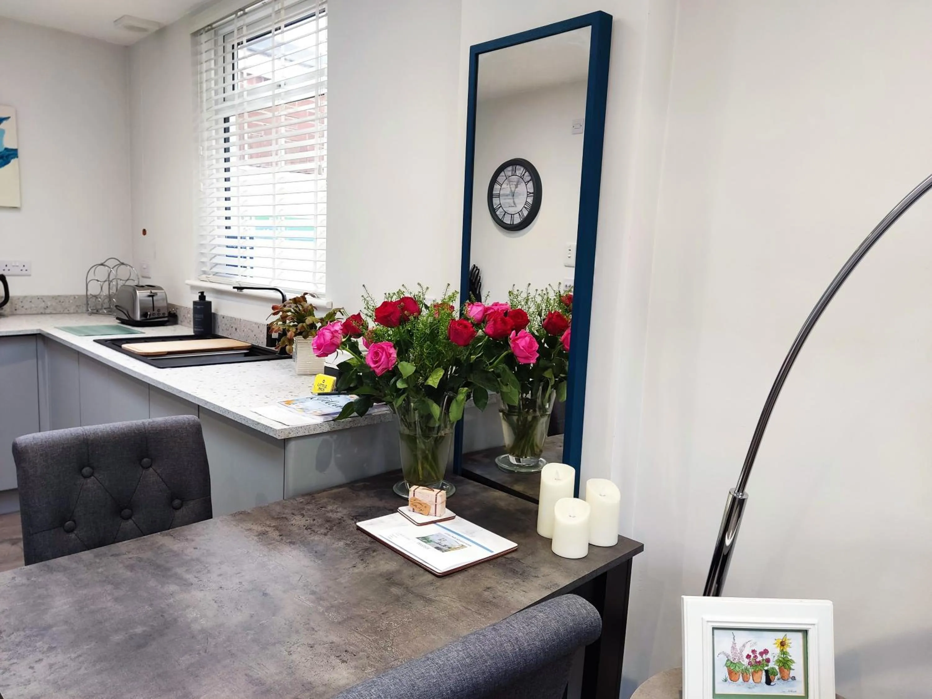 Kitchen or kitchenette in Self-Contained Holiday Accommodation in the Heart of Easingwold with Parking