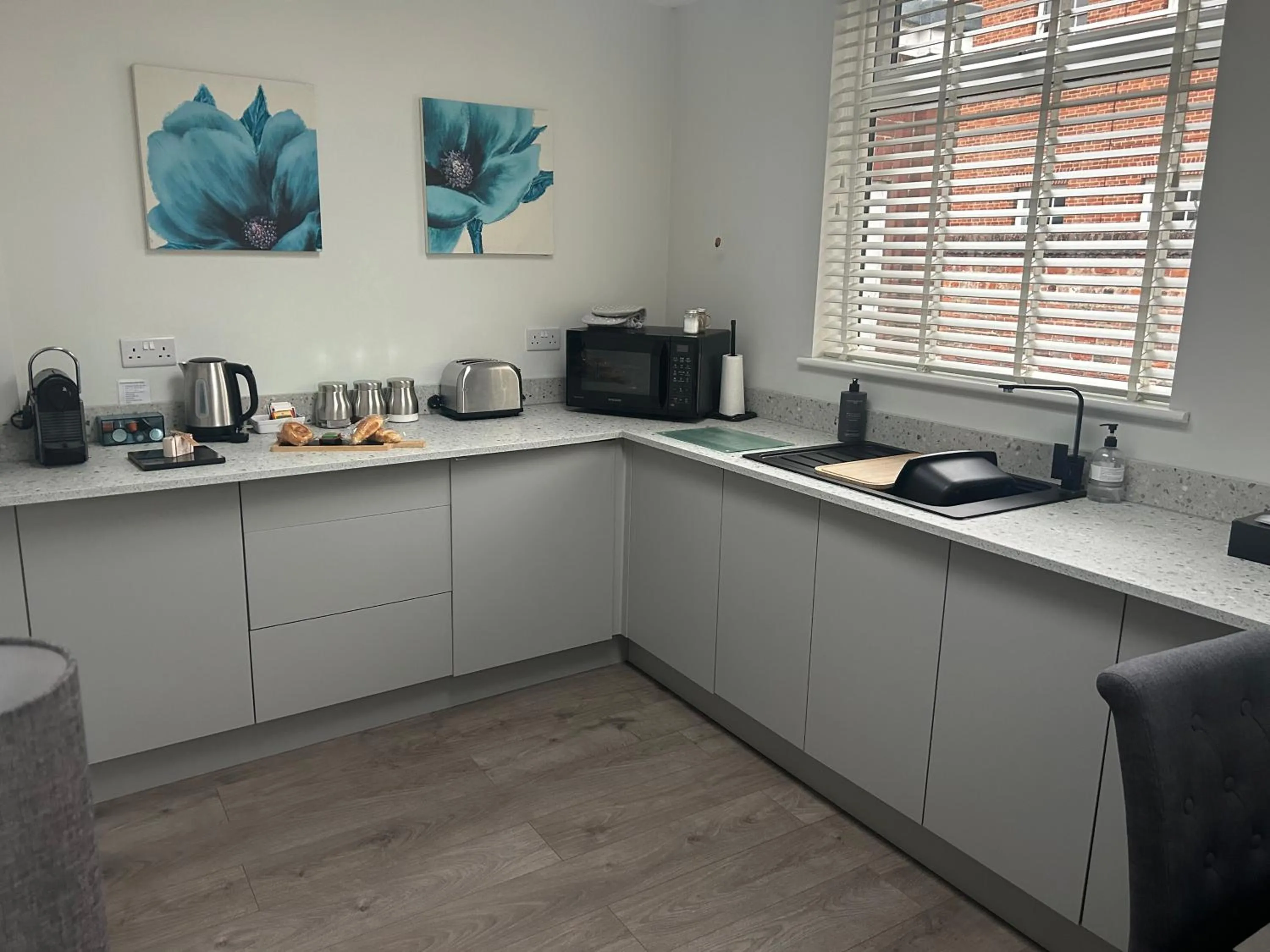 Coffee/tea facilities in Self-Contained Holiday Accommodation in the Heart of Easingwold with Parking