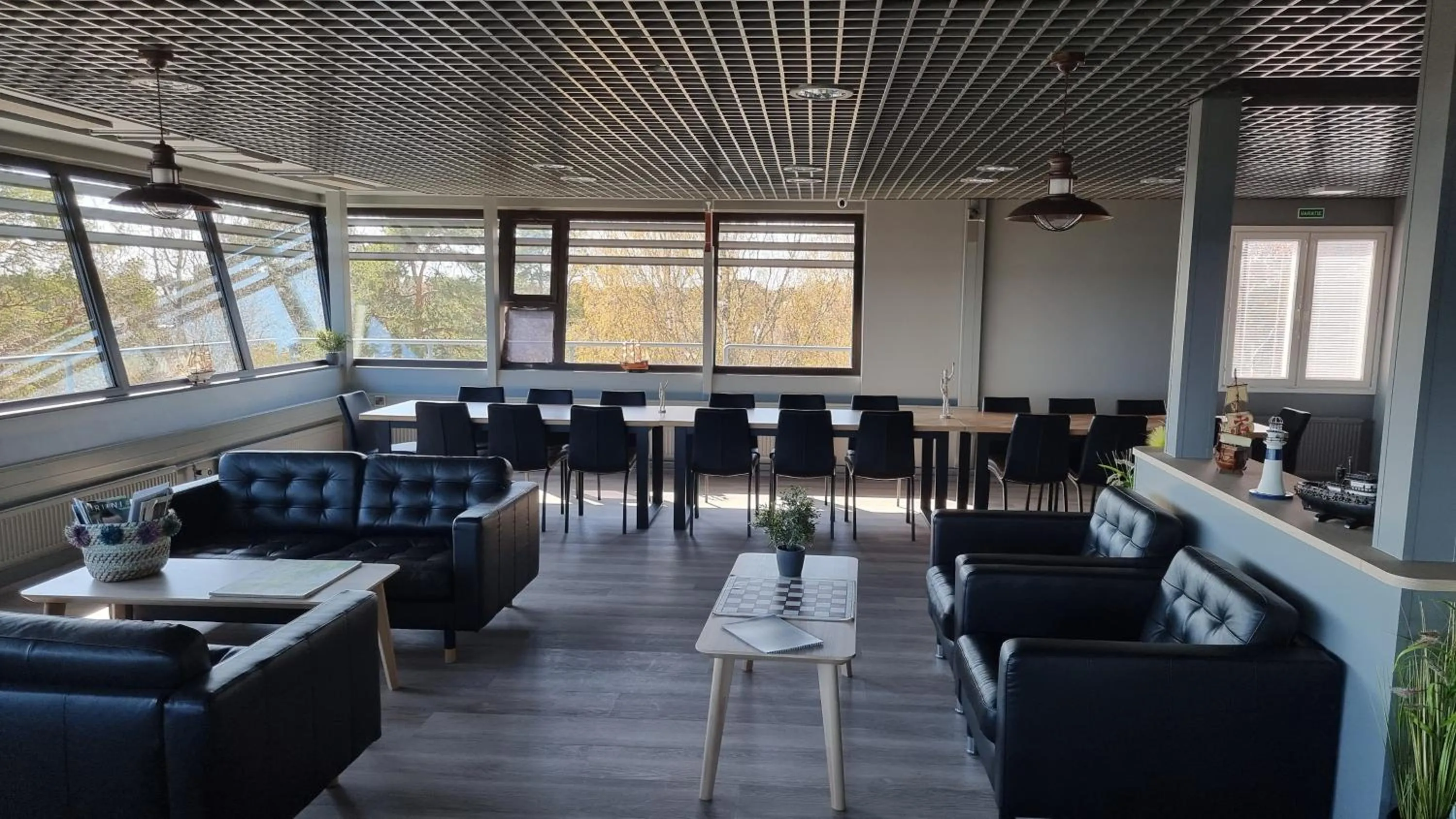 Communal lounge/ TV room in Vanha-Merivartioasema