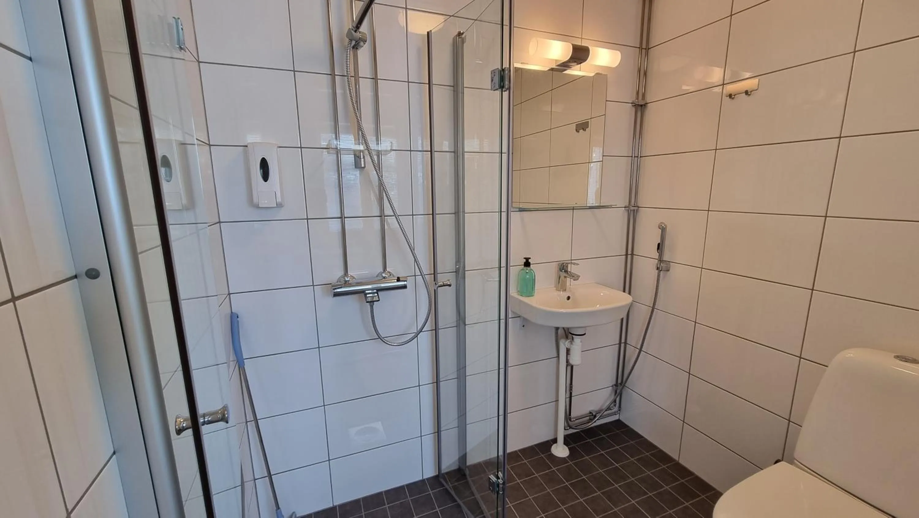 Bathroom in Vanha-Merivartioasema