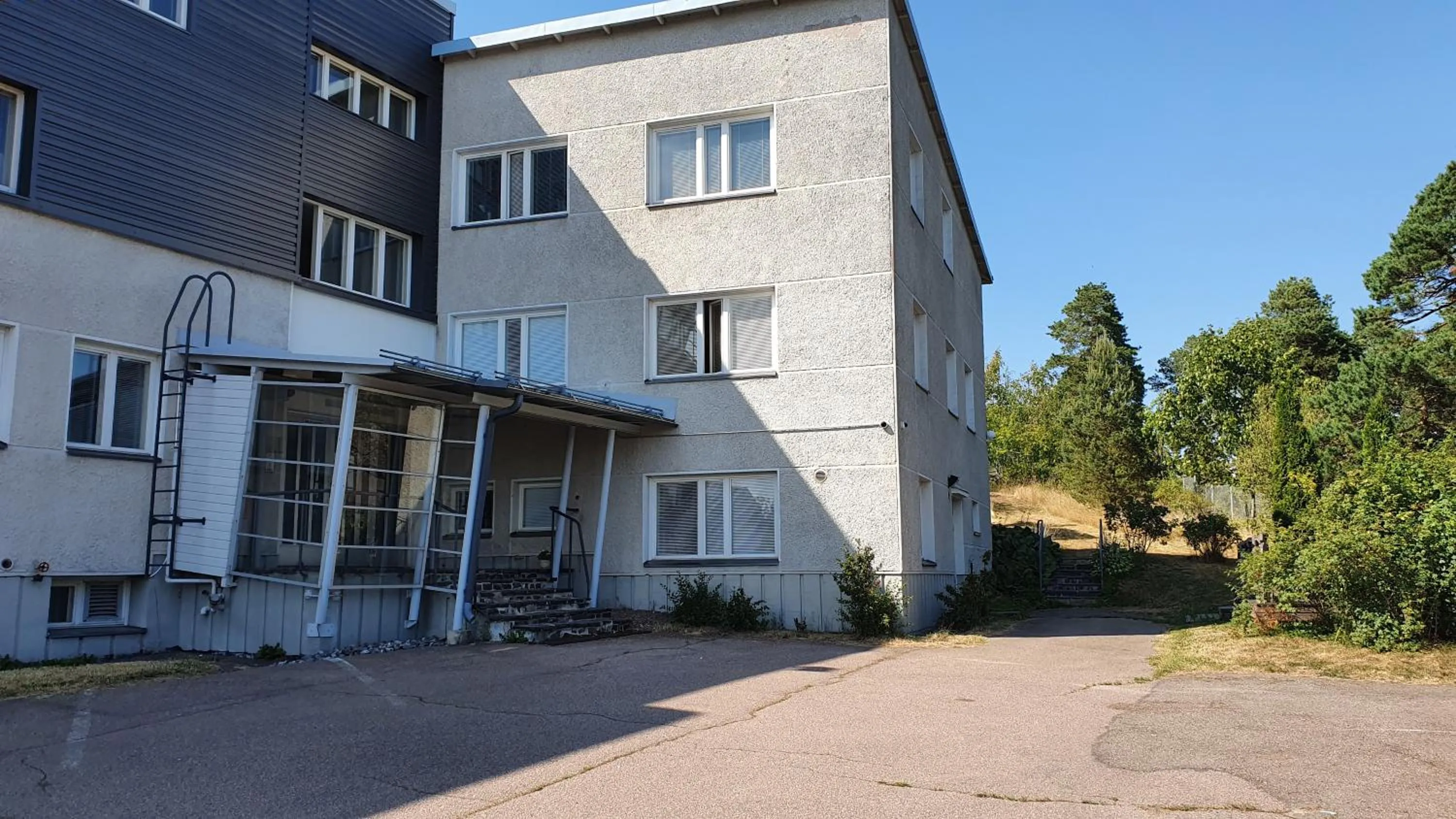 Facade/entrance in Vanha-Merivartioasema