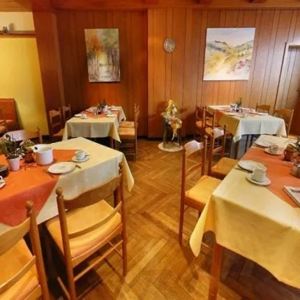 Restaurant/places to eat in Braunes Ross