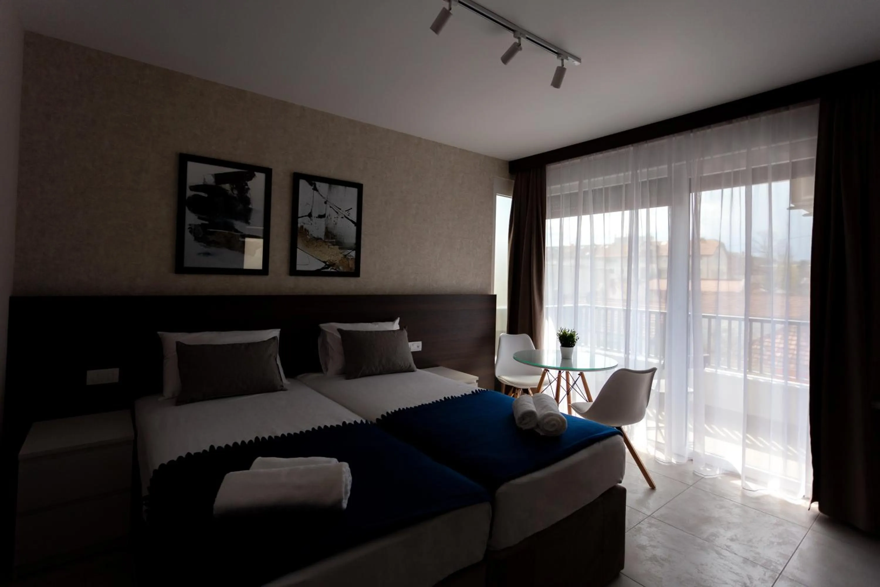 Text overlay, Bed in Villa BonnaDea