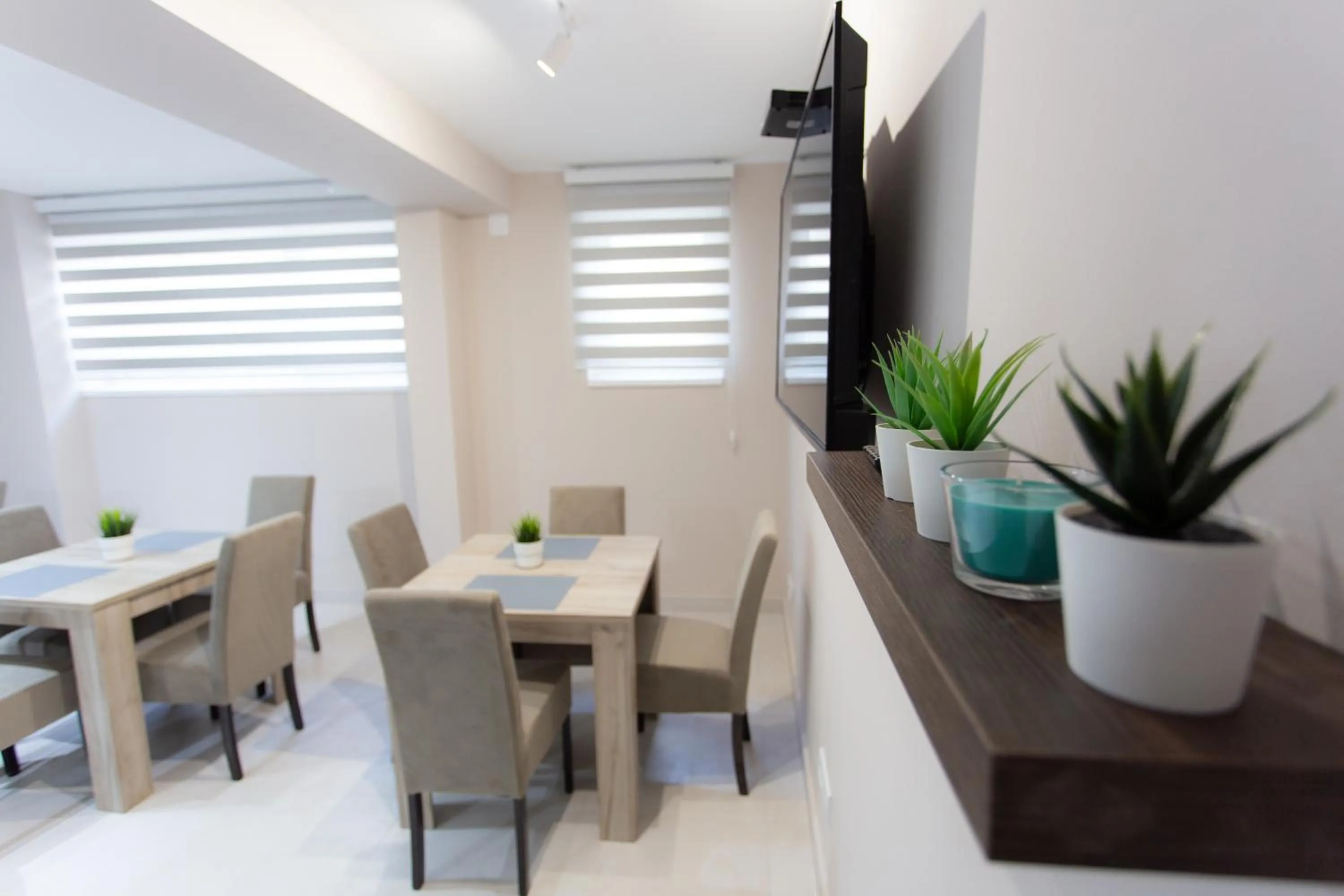 Restaurant/places to eat in Villa BonnaDea