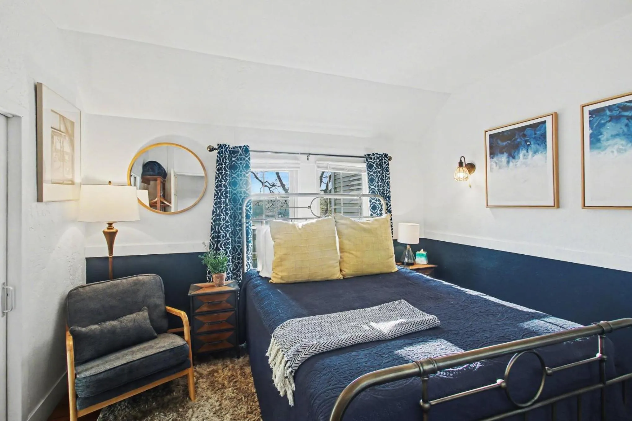 Queen Room with Garden View in Waters View Inn