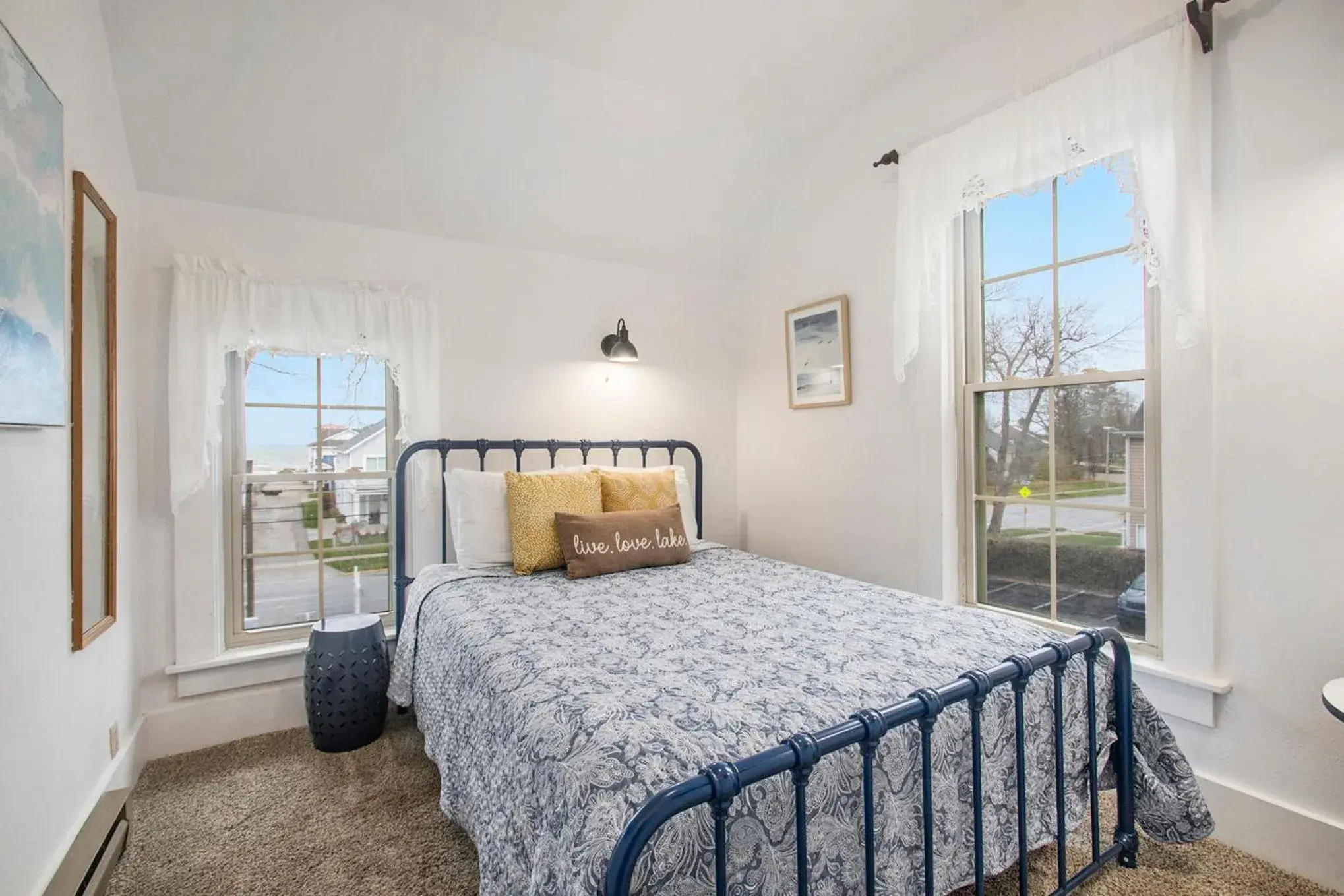 Quadruple Room with Lake View in Waters View Inn Quadruple Room with Lake View in Waters View Inn